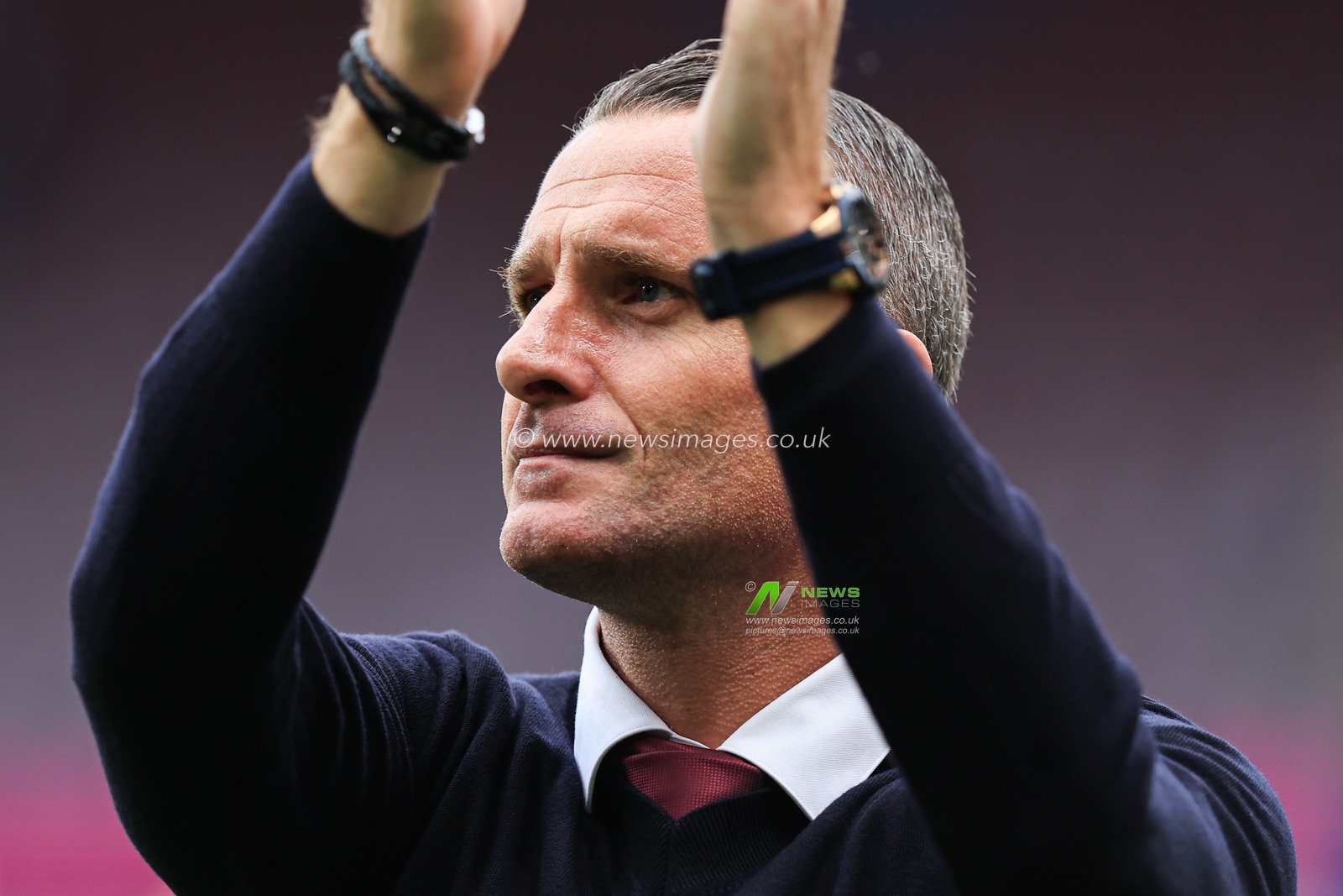 Burnley manager Nicky Hayen claps fans after 2-2 draw after the Sky Bet Championship match Burnley vs West Ham United at Turf Moor, Burnley, United Kingdom on 16 August 2026

(Photo by Jorge Horsted/News Images)