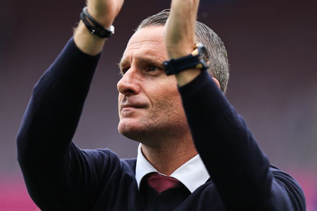 Burnley manager Nicky Hayen claps fans after 2-2 draw after the Sky Bet Championship match Burnley vs West Ham United at Turf Moor, Burnley, United Kingdom on 16 August 2026

(Photo by Jorge Horsted/News Images)