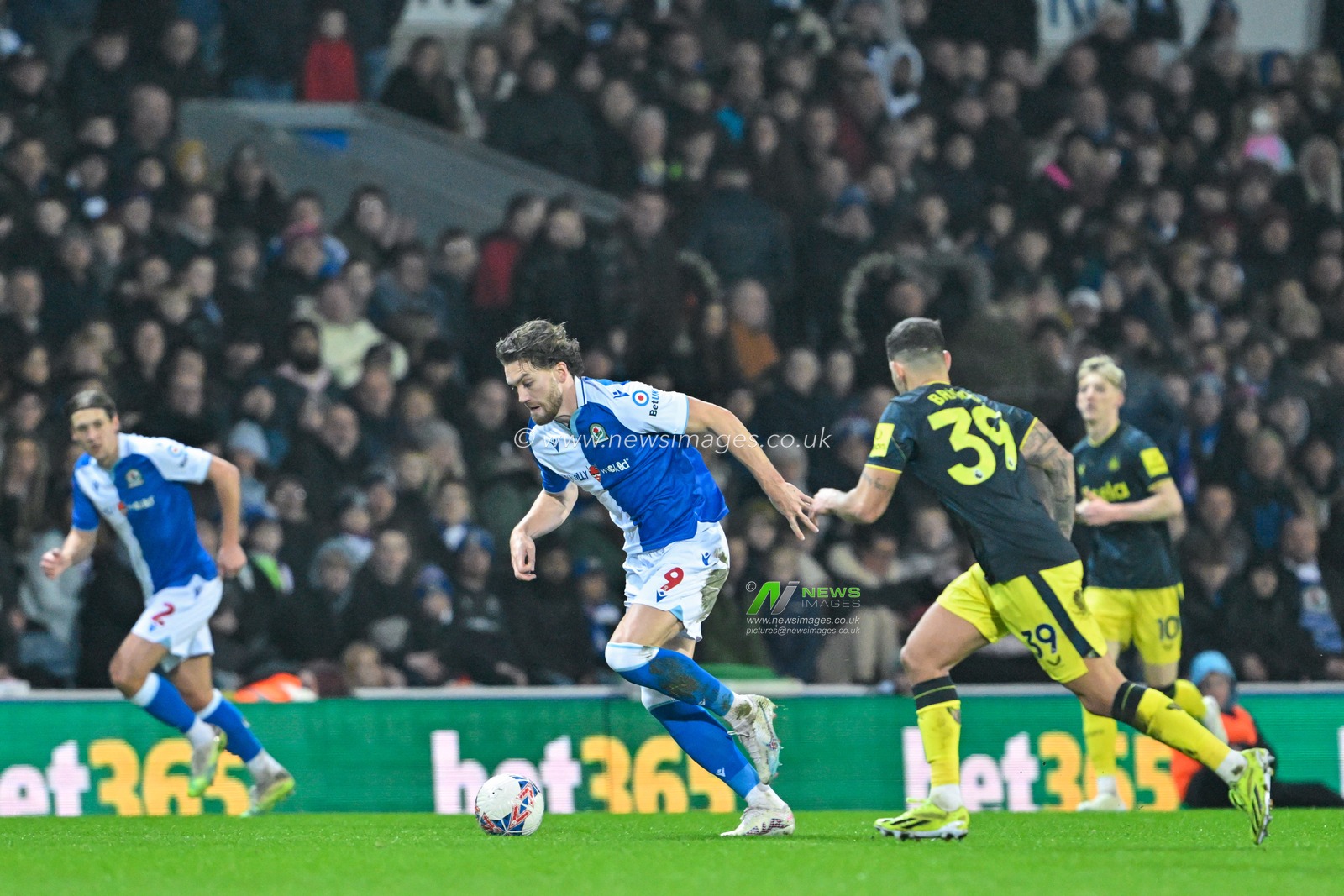 Sam Gallagher of Blackburn Rovers breaks forward, during the Emirates FA Cup 5th Round match Blackburn Rovers vs Newcastle United at Ewood Park, Blackburn, United Kingdom, 27th February 2024

(Photo by Cody Froggatt/News Images)