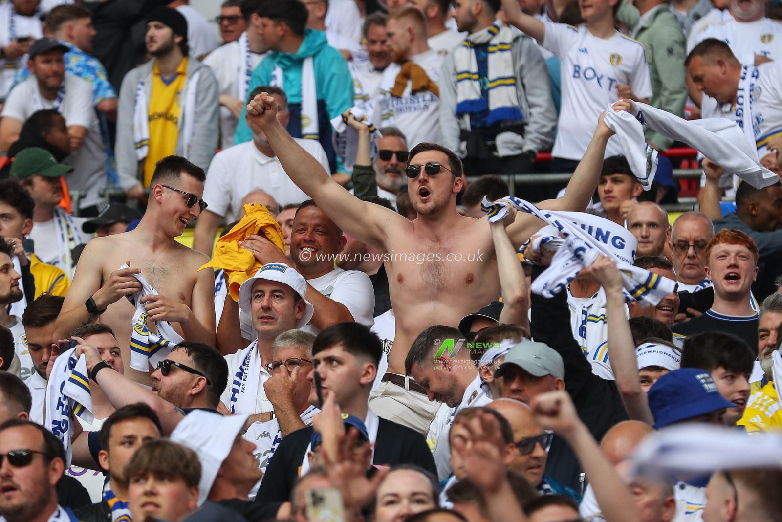 Leeds fans ahead of kick off during the Sky Bet Championship Play-Off Final match Leeds United vs Southampton at Wembley Stadium, London, United Kingdom, 26th May 2024

(Photo by Gareth Evans/News Images)