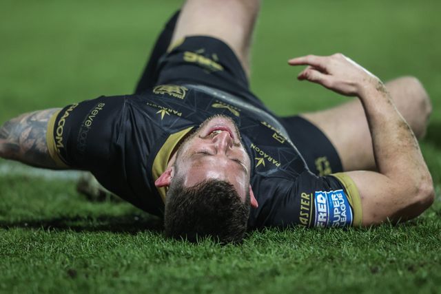 Cade Cust of Hull FC lays down injured during the Betfred Super League Round 5 match Wakefield Trinity vs Hull FC at DIY Kitchens Stadium, Wakefield, United Kingdom, 21st March 2025

(Photo by Alfie Cosgrove/News Images)