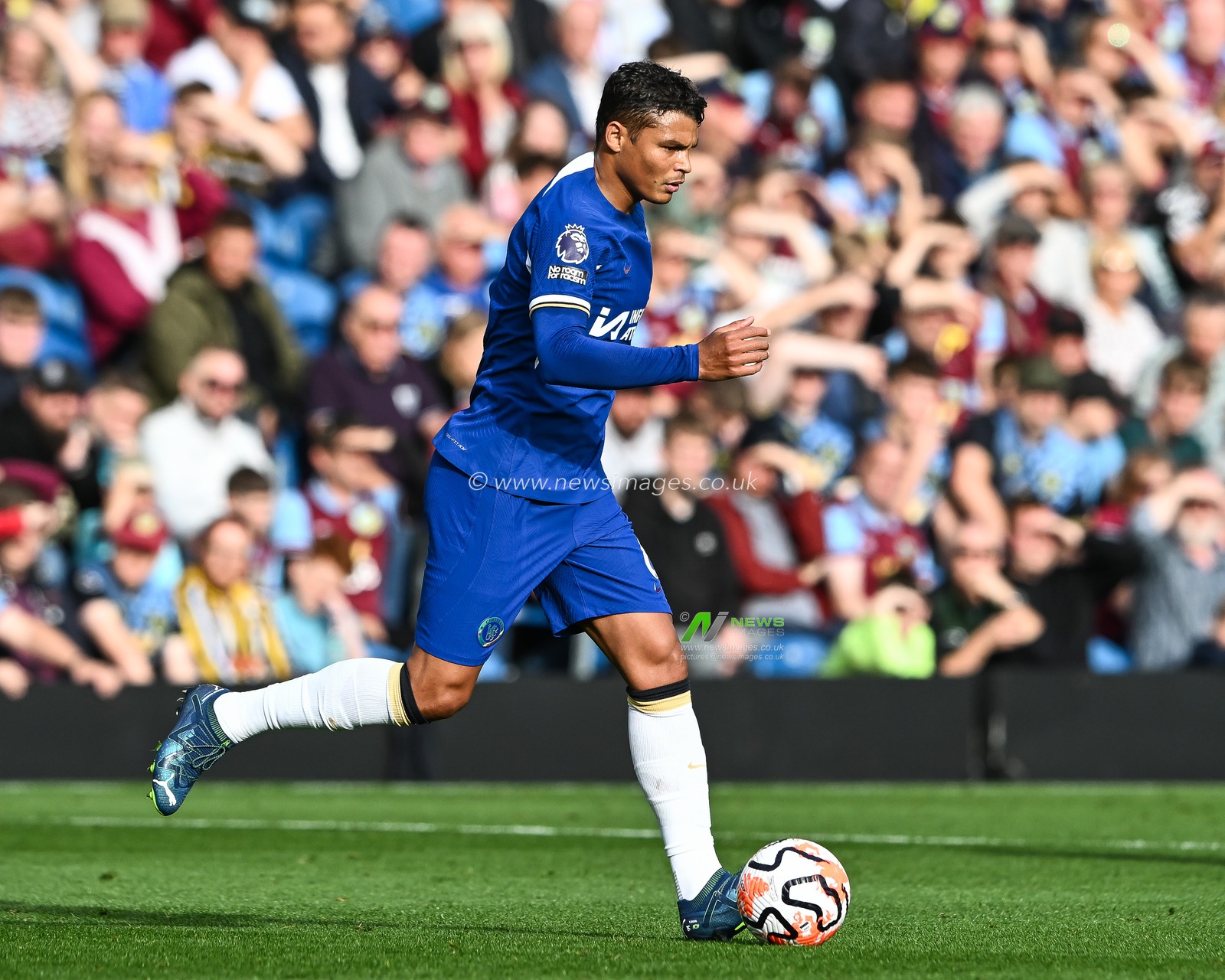 Thiago Silva #6 of Chelsea makes a break with the ball during the Premier League match Burnley vs Chelsea at Turf Moor, Burnley, United Kingdom, 7th October 2023

(Photo by Craig Thomas/News Images)