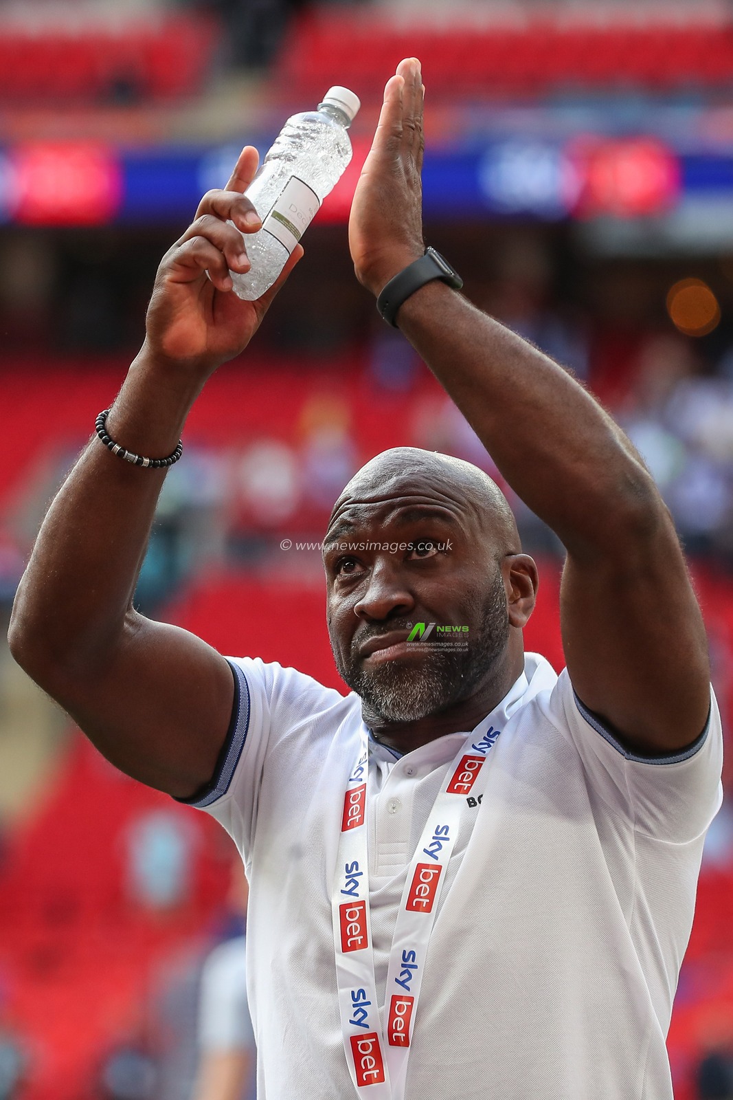 Darren Moore manager of Sheffield Wednesday  applauds the travelling fans after the Sky Bet League 1 Play-off Final match Barnsley vs Sheffield Wednesday at Wembley Stadium, London, United Kingdom, 29th May 2023

(Photo by Gareth Evans/News Images)