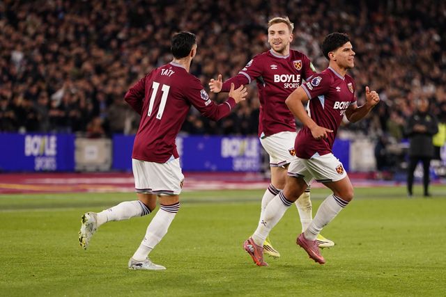 West Ham players celebrate 1-1 equaliser during the Premier League match West Ham United vs Manchester City at London Stadium, London, United Kingdom on 14 March 2026

(Photo by Harvey Murphy/News Images)