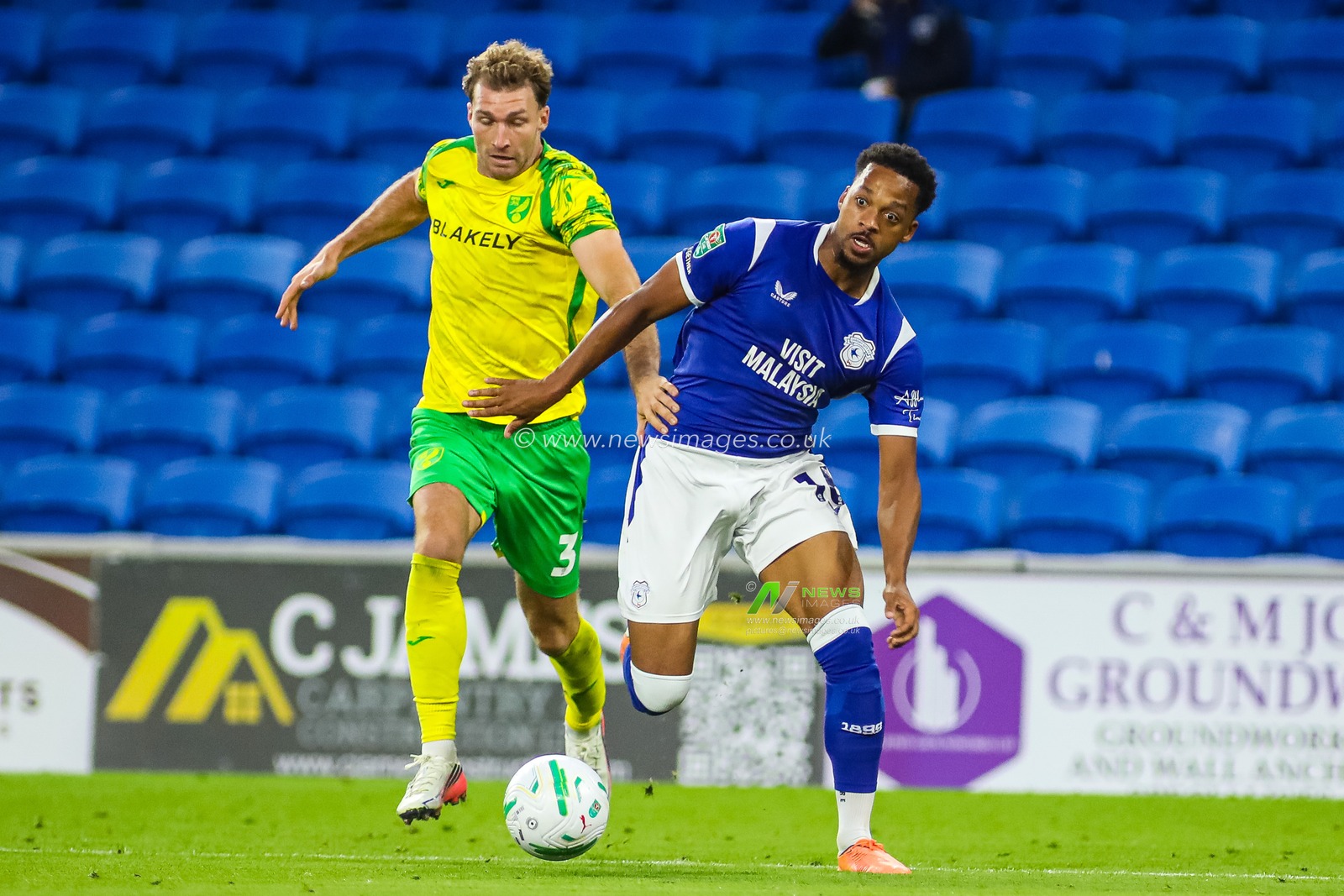 Chris Willock of Cardiff City and Jack Stacey of Norwich City during the Carabao Cup round 2 match Cardiff City vs Norwich City at Cardiff City Stadium, Cardiff, United Kingdom on 25 August 2026

(Photo by Andrew Lewis/News Images)