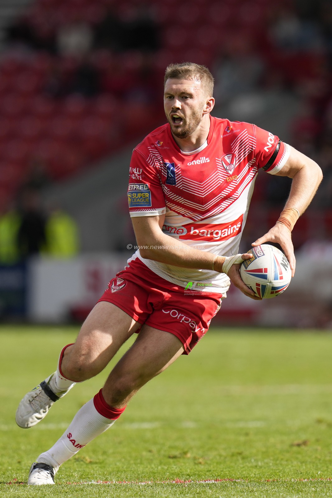 Joe Batchelor #12 of St Helens during the Betfred Super League match St Helens vs Salford Red Devils at Totally Wicked Stadium, St Helens, United Kingdom, 17th September 2022

(Photo by Steve Flynn/News Images)