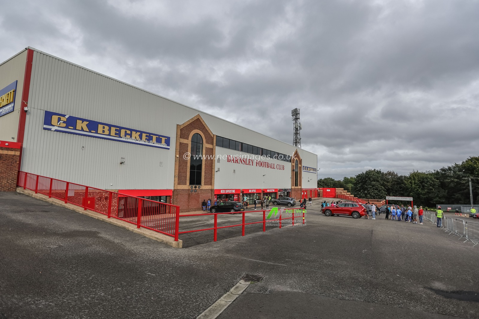 A general view of Oakwell during the Sky Bet League 1 match Barnsley vs Portsmouth at Oakwell, Barnsley, United Kingdom, 19th September 2023

(Photo by Mark Cosgrove/News Images)