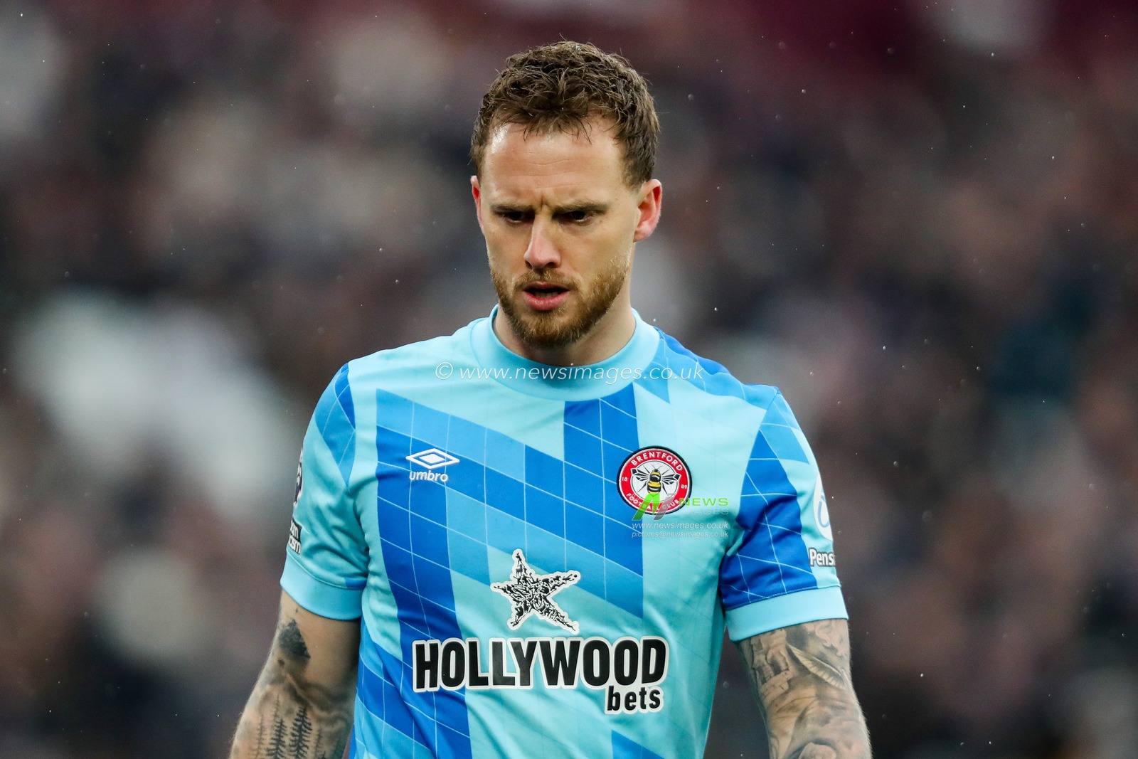 Mark Flekken of Brentford looks on during the Premier League match West Ham United vs Brentford at London Stadium, London, United Kingdom, 15th February 2025

(Photo by Izzy Poles/News Images)