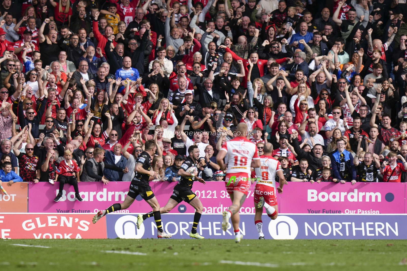 Ryan Brierley #1 of Salford Red Devils scores a try in front of the Devils fans during the Betfred Super League match St Helens vs Salford Red Devils at Totally Wicked Stadium, St Helens, United Kingdom, 17th September 2022

(Photo by Steve Flynn/News Images)