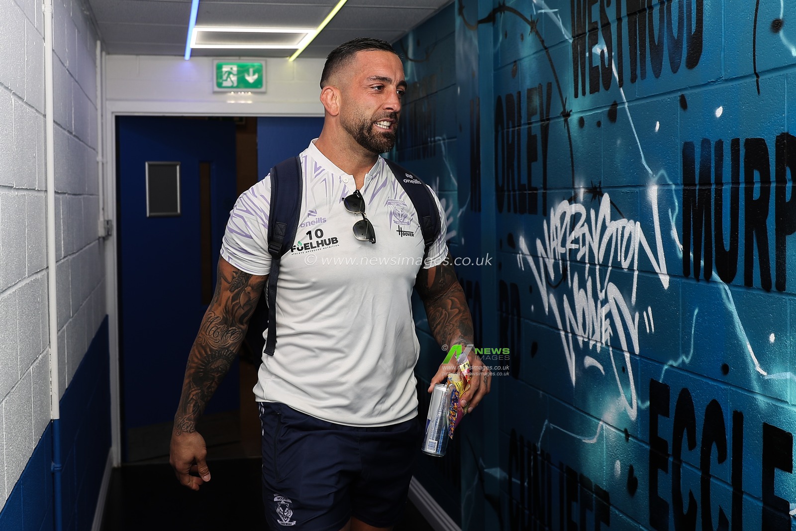 Paul Vaughan of Warrington Wolves arrives ahead of the Betfred Super League Round 9 match Warrington Wolves vs St Helens at Halliwell Jones Stadium, Warrington, United Kingdom, 24th April 2025

(Photo by Gareth Evans/News Images)