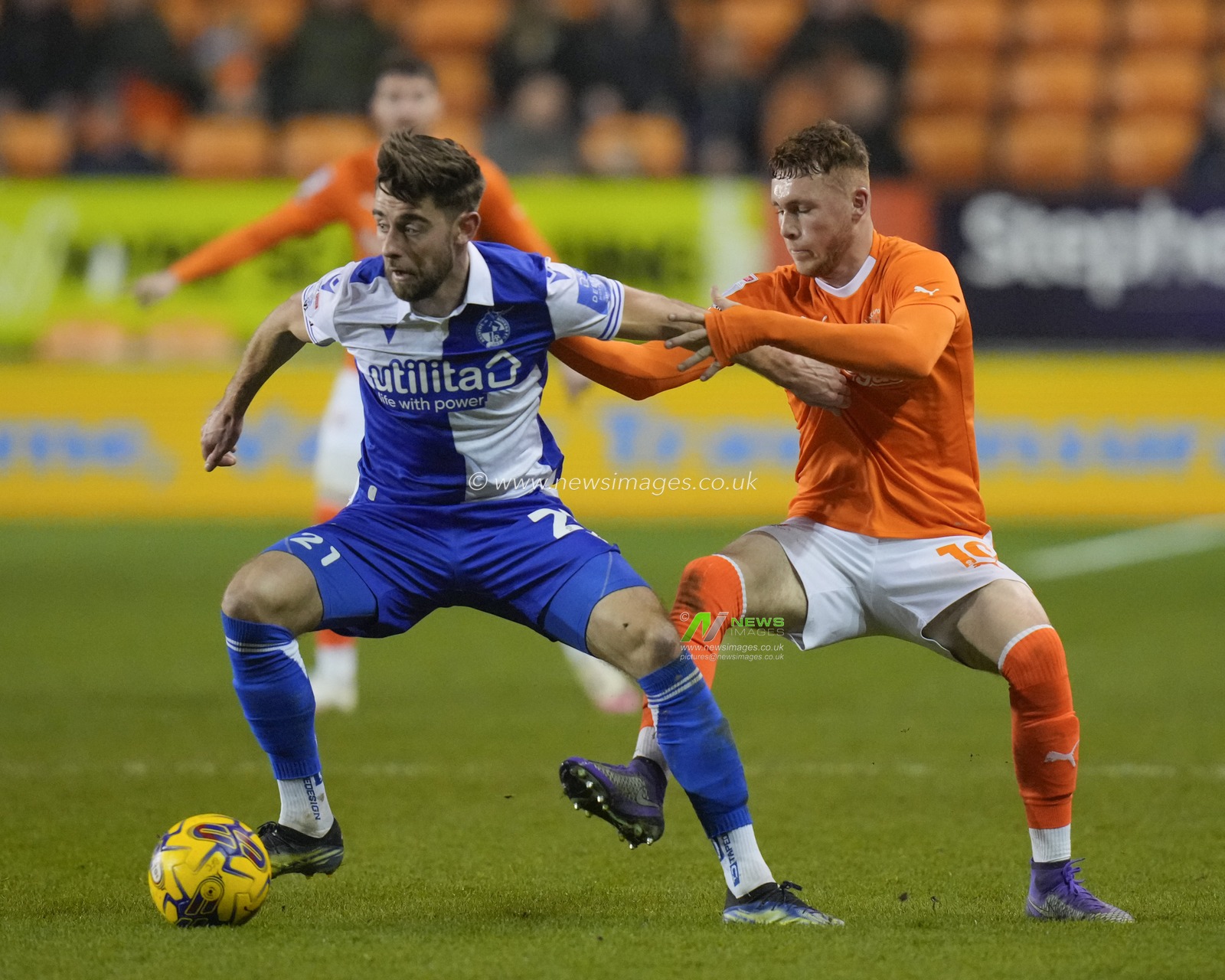 Sonny Carey #10 of Blackpool competes for the ball with Antony Evans #21 of Bristol Rovers during the Sky Bet League 1 match Blackpool vs Bristol Rovers at Bloomfield Road, Blackpool, United Kingdom, 23rd December 2023

(Photo by Steve Flynn/News Images)