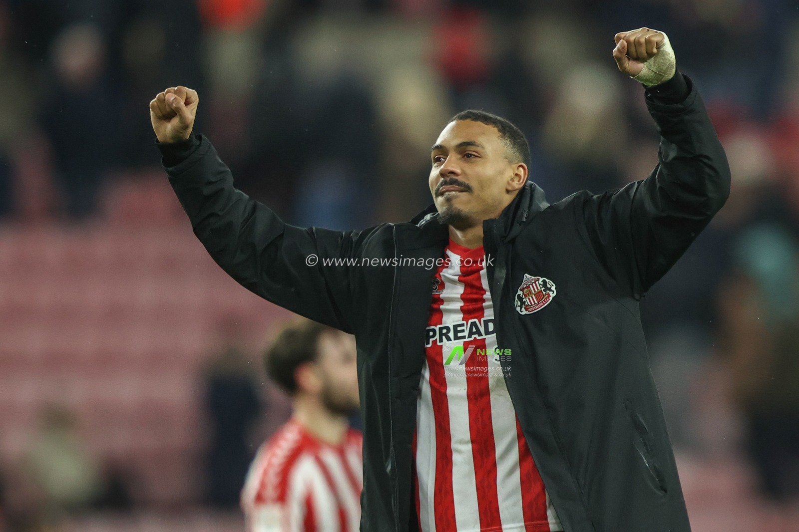 Wilson Isidor of Sunderland celebrates the win with the Sunderland fans during the Sky Bet Championship match Sunderland vs Luton Town at Stadium Of Light, Sunderland, United Kingdom, 12th February 2025

(Photo by Alfie Cosgrove/News Images)