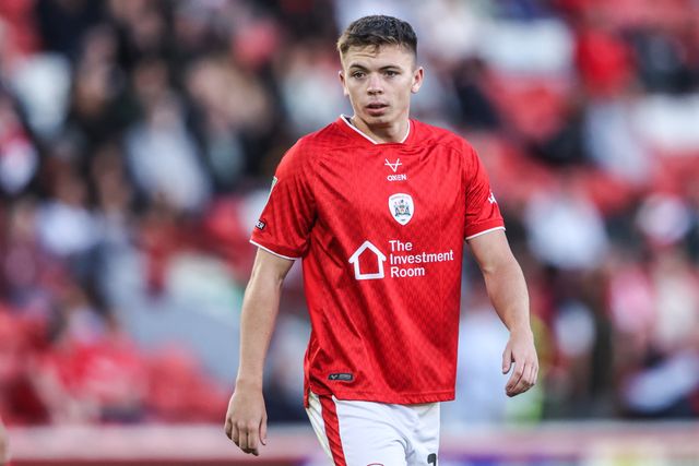 Patrick Kelly of Barnsley during the Carabao Cup round 2 match Barnsley vs Crewe Alexandra at Oakwell, Barnsley, United Kingdom on 25 August 2026

(Photo by Alfie Cosgrove/News Images)