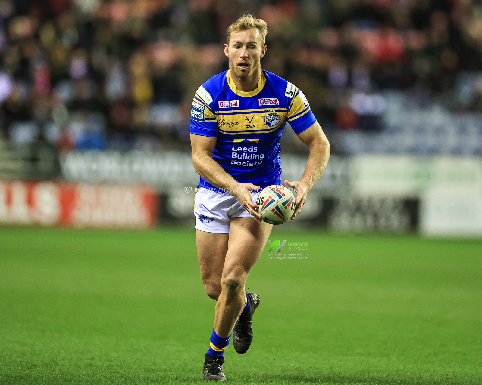 Matt Prior #10 of Leeds Rhinos makes a break