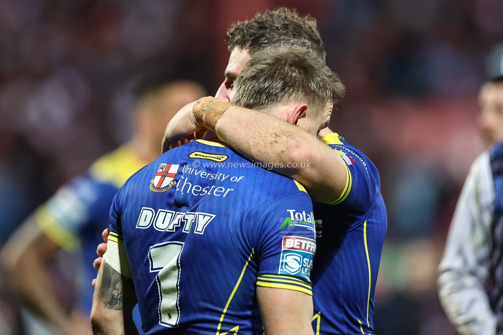 George Williams of Warrington Wolves consoles Matt Dufty of Warrington Wolves during the Betfred Super League Semi-Finals match Hull KR vs Warrington Wolves at Sewell Group Craven Park, Kingston upon Hull, United Kingdom, 4th October 2024

(Photo by Mark Cosgrove/News Images)