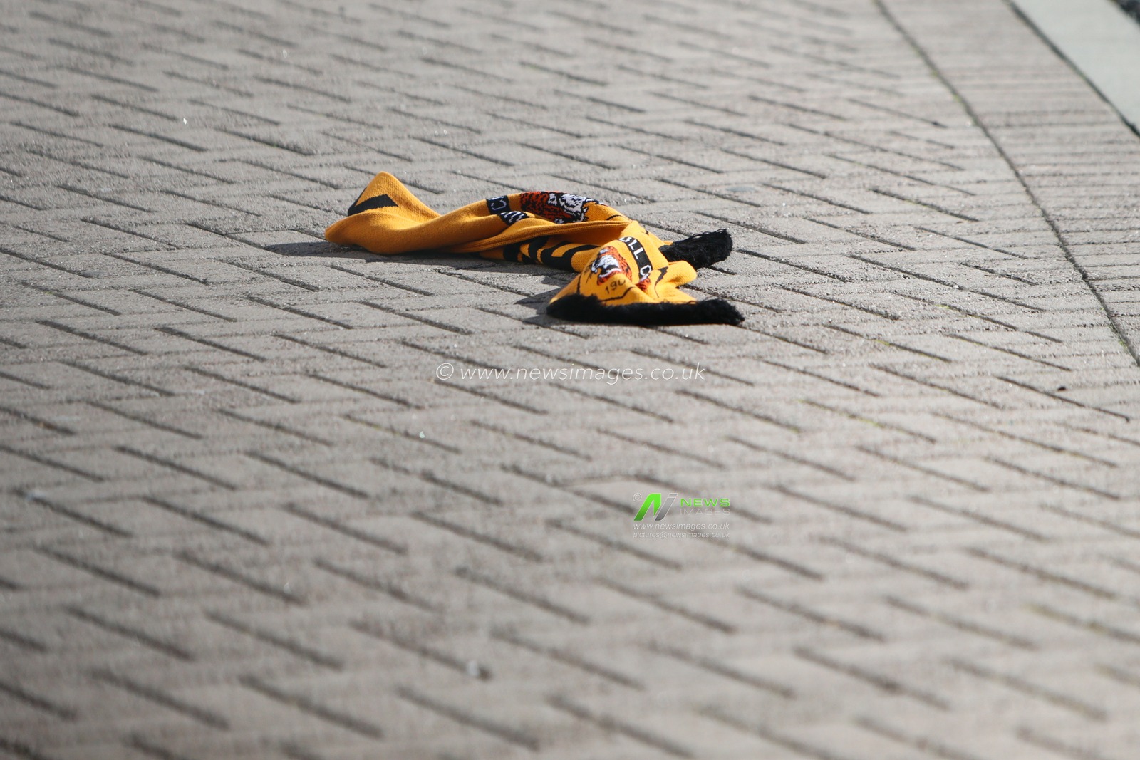 A fan scarf of Hull City during the Sky Bet Championship match Hull City vs Birmingham City at MKM Stadium, Hull, United Kingdom, 16th October 2022

(Photo by Ben Early/News Images)