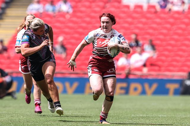 Eva Hunter breaks with the ball during the Betfred Women's Challenge Cup Final Wigan Warriors vs St Helens at Wembley Stadium, London, United Kingdom on 30 May 2026

(Photo by Alfie Cosgrove/News Images)