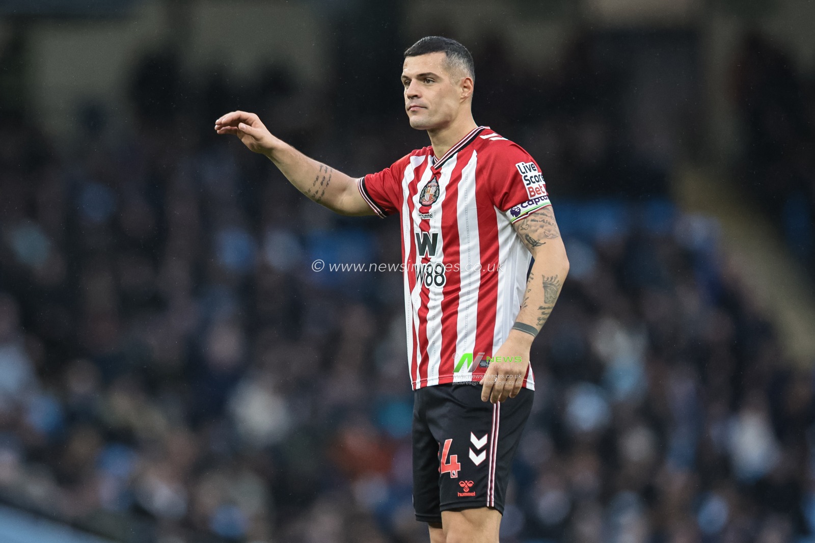 Granit Xhaka of Sunderland gives his team instructions during the Premier League match Manchester City vs Sunderland at Etihad Stadium, Manchester, United Kingdom, 6th December 2025

(Photo by Mark Cosgrove/News Images)

*** GER AUT SUI OUT ***