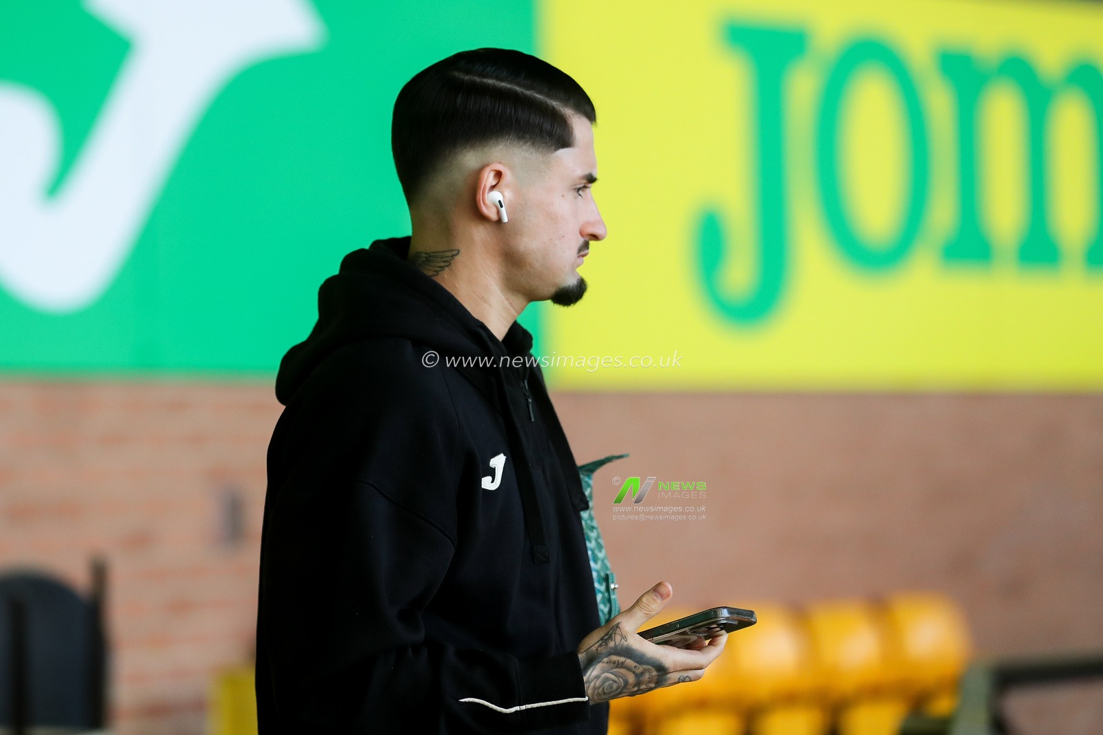 Borja Sainz of Norwich City arrives at Carrow Road prior to the Sky Bet Championship match Norwich City vs West Bromwich Albion at Carrow Road, Norwich, United Kingdom, 29th March 2025

(Photo by Izzy Poles/News Images)