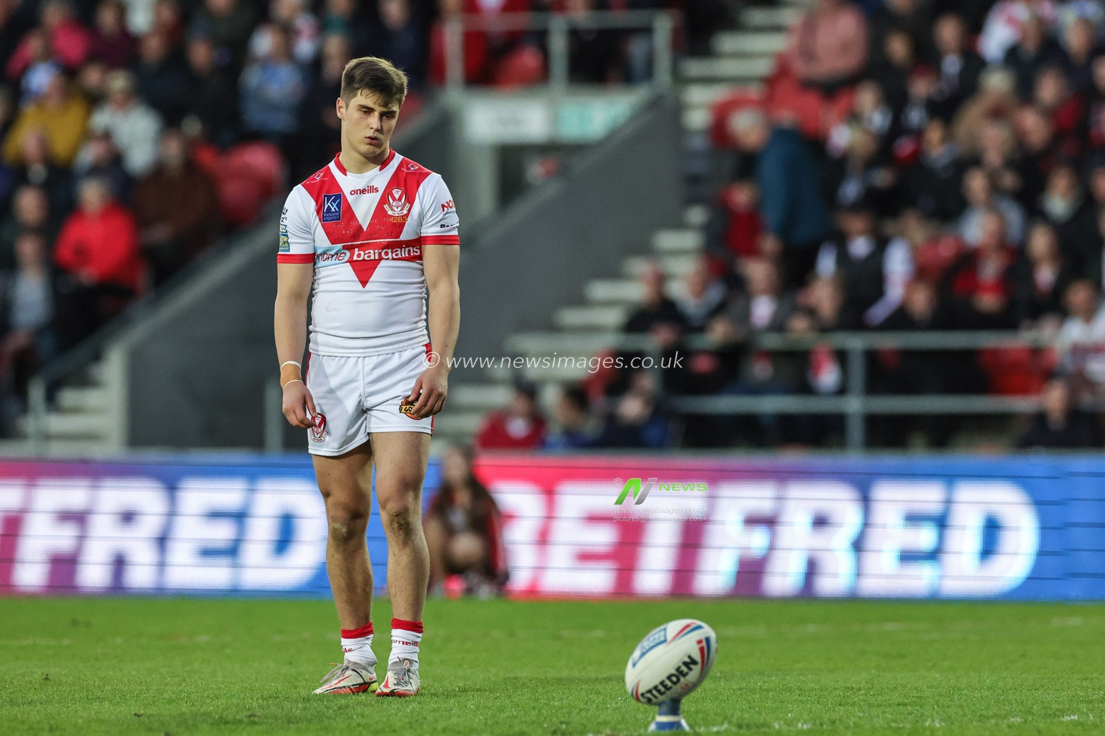 Jon Bennison #5 of St Helens lines up a goal kick during the Betfred Super League Round 10 match St Helens vs Warrington Wolves at Totally Wicked Stadium, St Helens, United Kingdom, 20th April 2023

(Photo by Mark Cosgrove/News Images)