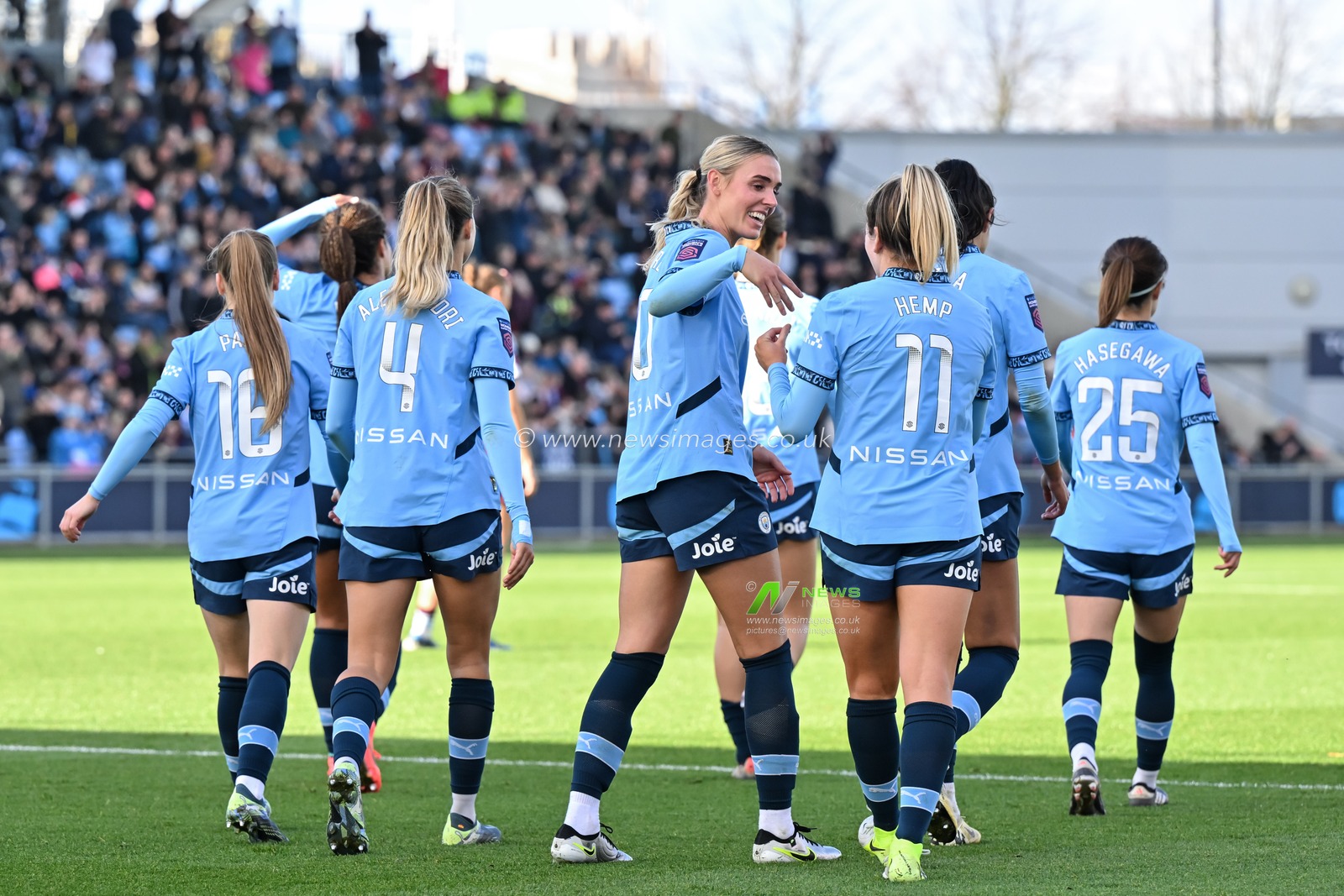 Jill Roord of Manchester City Women celebrates her goal to make it 2-1 Manchester City during the Barclays Women's Super League match Manchester City Women vs Aston Villa Women at Joie Stadium, Manchester, United Kingdom, 20th October 2024

(Photo by Cody Froggatt/News Images)