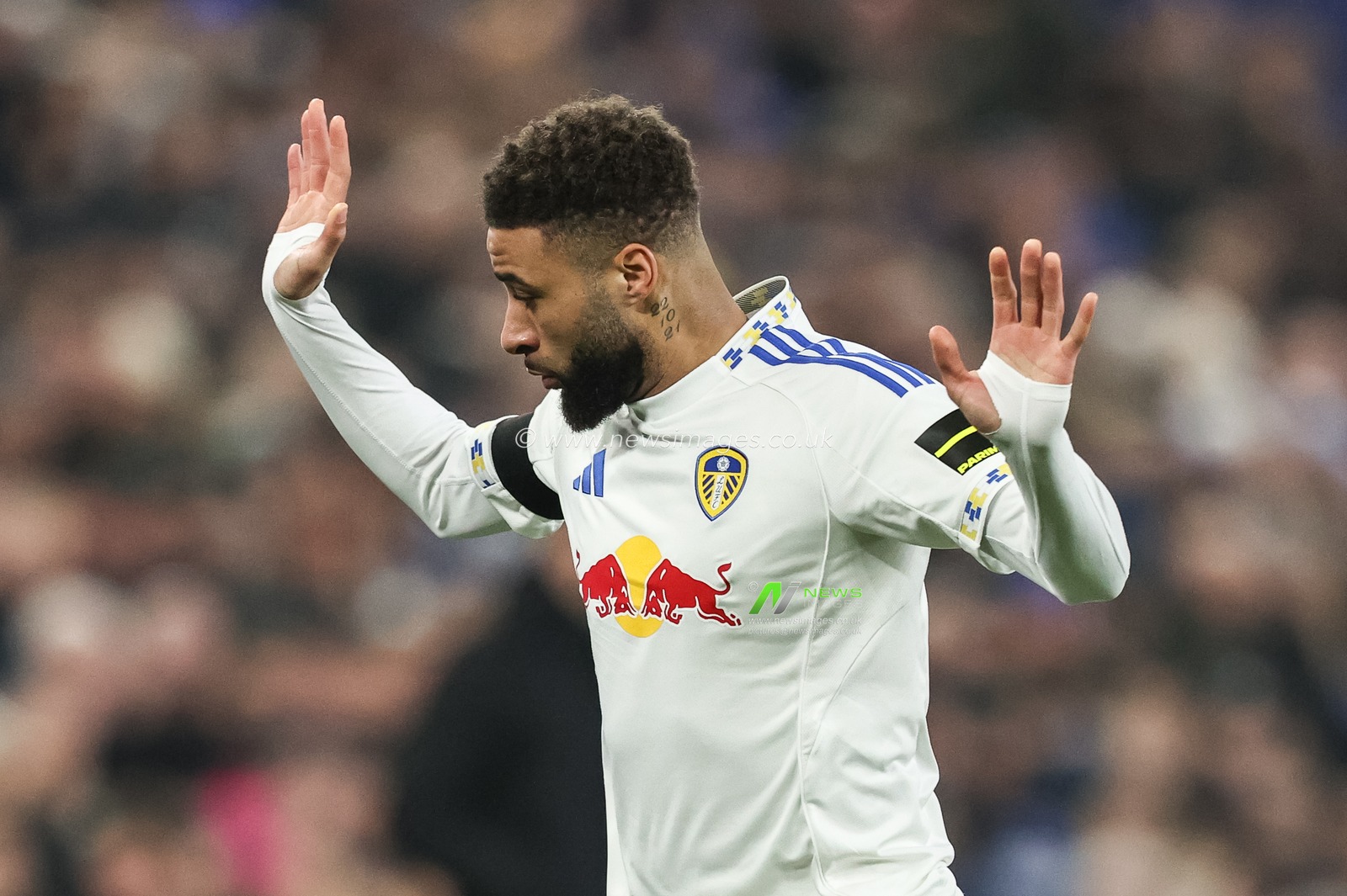 Jayden Bogle of Leeds United reacts to not fouling during the Premier League match Everton vs Leeds United at Hill Dickinson Stadium, Liverpool, United Kingdom, 26th January 2026

(Photo by Alfie Cosgrove/News Images)