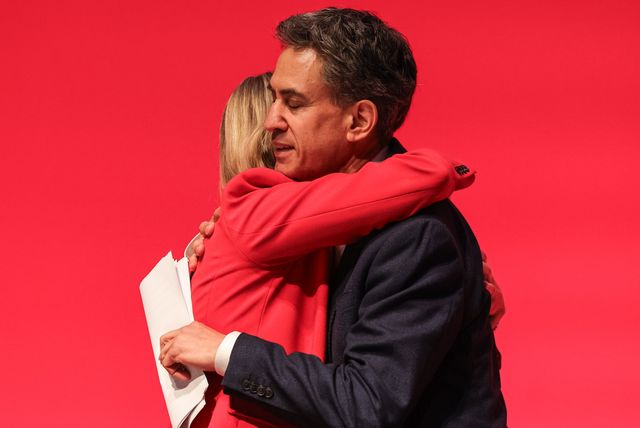 Ed Milliband MP, Secretary of State for Energy Security and Net Zero addresses conference is embraced by Emma Reynolds MP, Secretary of State for the Environment, Food and Rural Affairs during the Labour Party Annual Conference 2025 Day 4 at ACC, Liverpool, United Kingdom, 1st October 2025

(Photo by Mark Cosgrove/News Images)