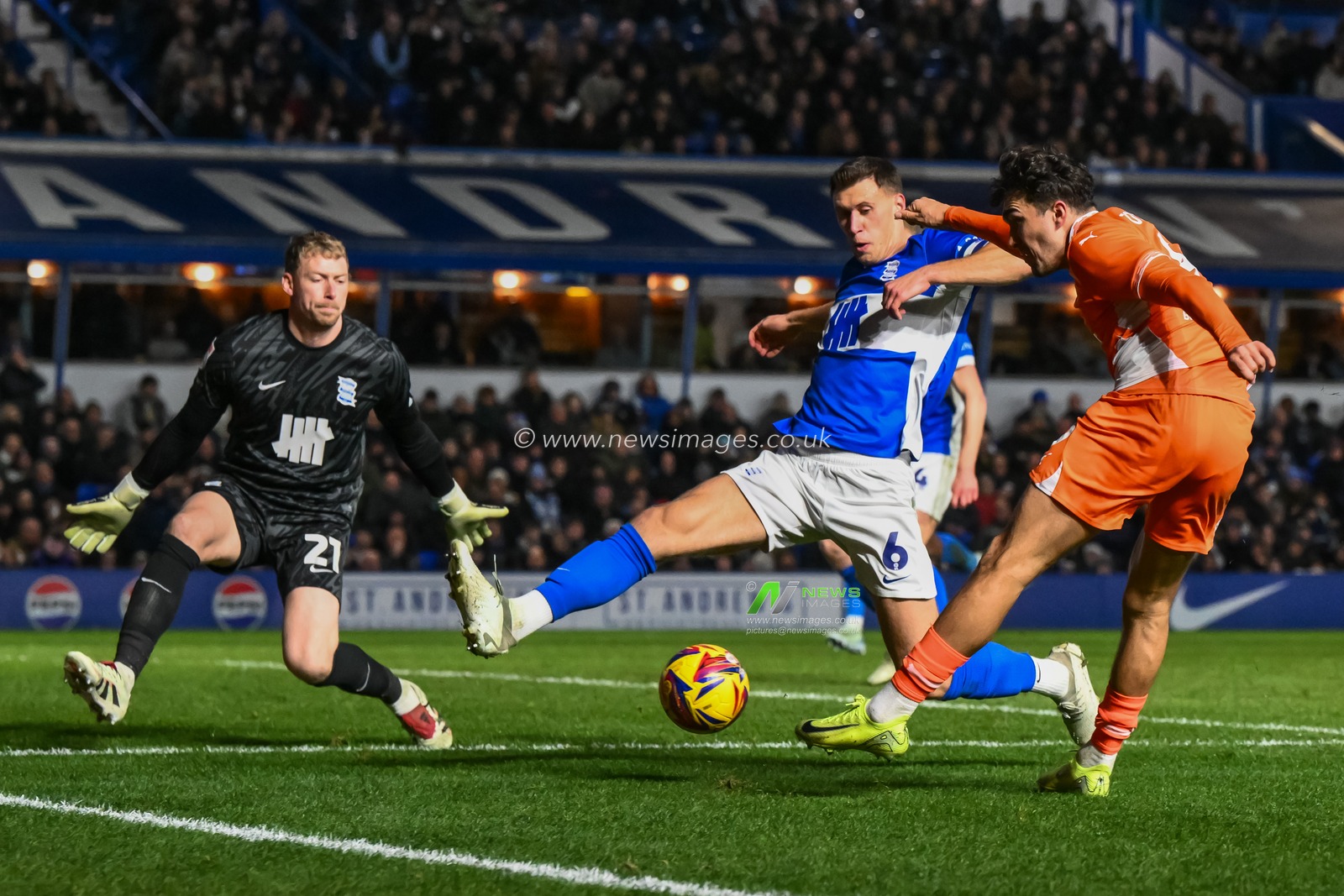 Kyle Joseph of Blackpool \shoots on goal during the Sky Bet League 1 match Birmingham City vs Blackpool at St. Andrew's @ Knighthead Park, Birmingham, United Kingdom, 29th December 2024

(Photo by Craig Thomas/News Images)