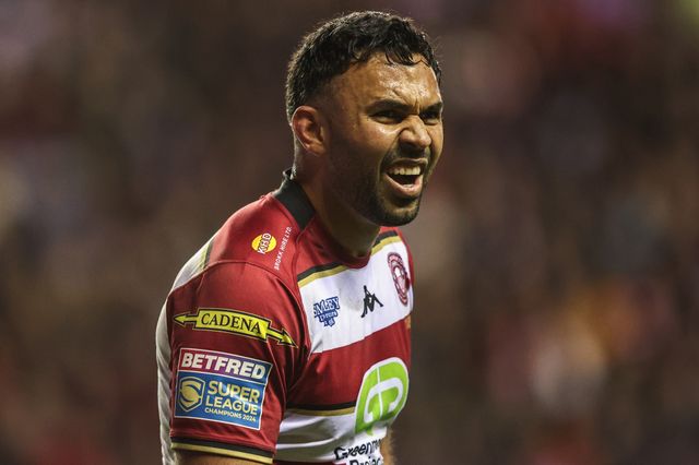 Bevan French of Wigan Warriors gives team mates instructions during the Betfred Super League Semi Final 1 match Wigan Warriors vs Leigh Leopards at The Brick Community Stadium, Wigan, United Kingdom, 3rd October 2025

(Photo by Alfie Cosgrove/News Images)