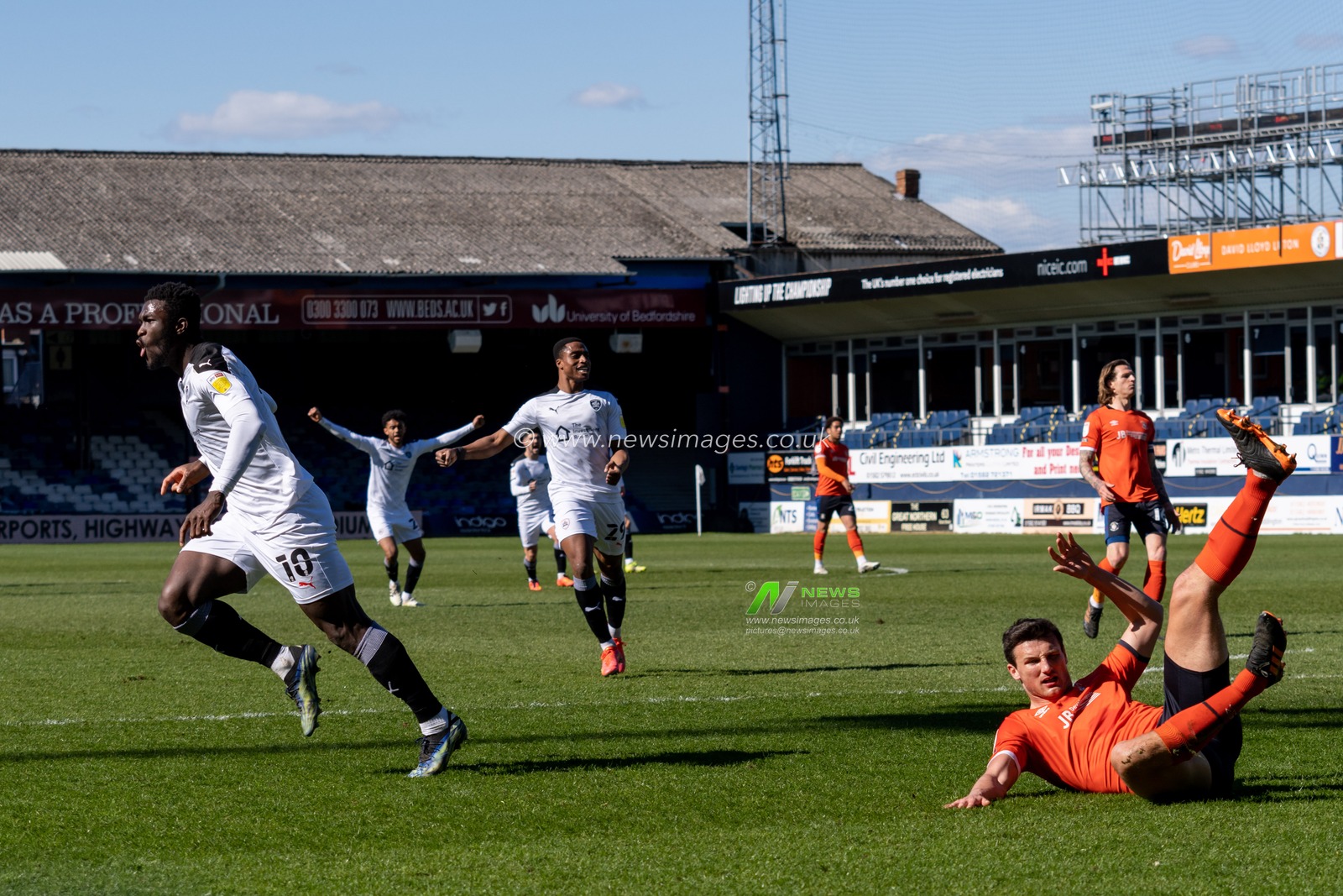 Daryl Dike #10 of Barnsley celebrates scoring the opening goal