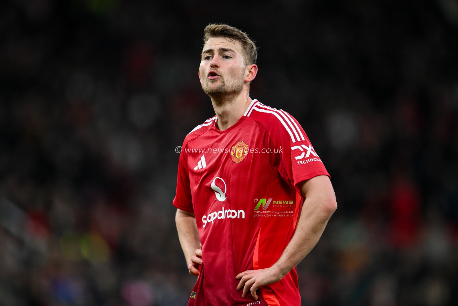 Matthijs de Ligt of Manchester United gives his team instructions during the Emirates FA Cup 5th Round match Manchester United vs Fulham at Old Trafford, Manchester, United Kingdom, 2nd March 2025

(Photo by Craig Thomas/News Images)