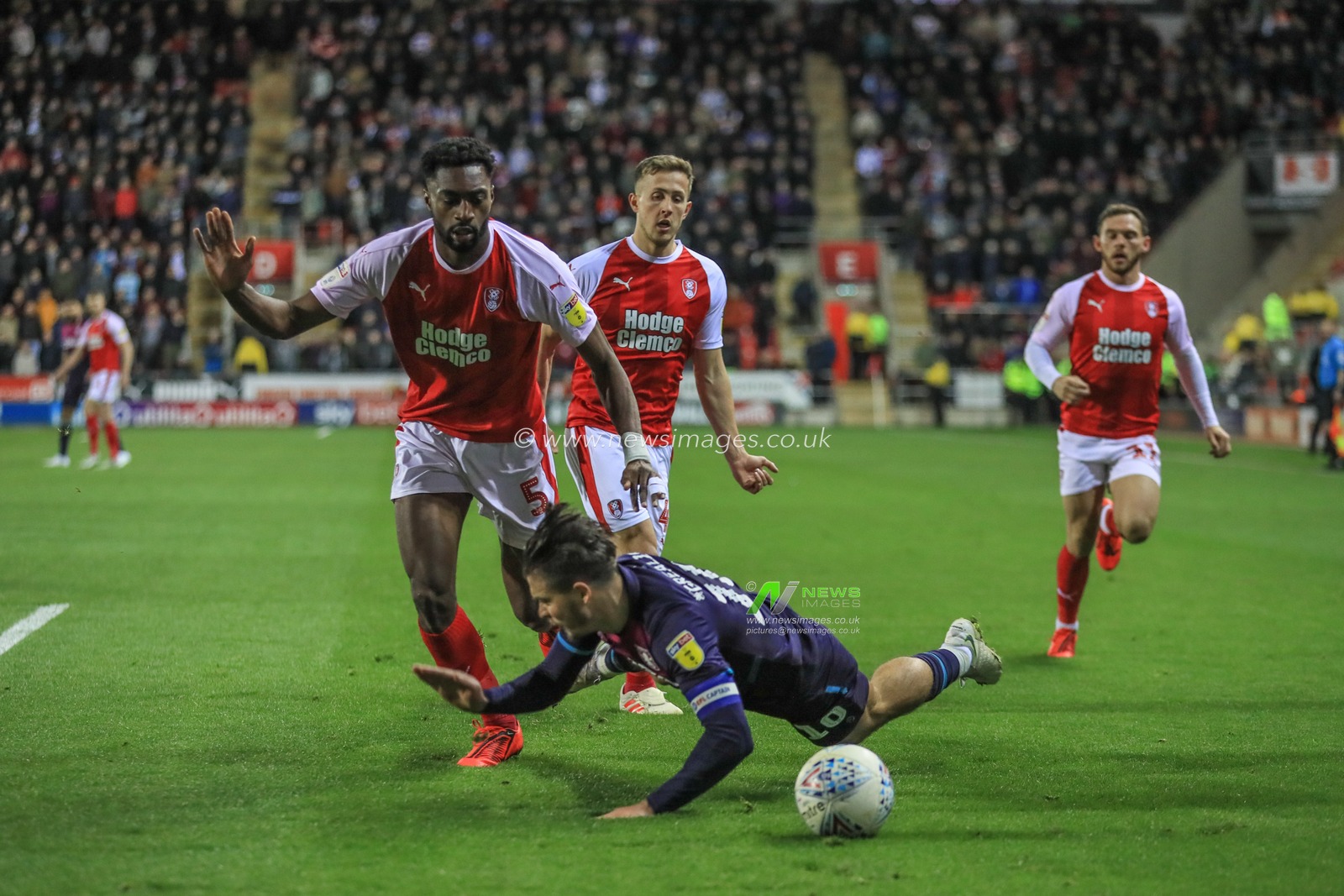 10th April 2019, New York Stadium, Rotherham, England; Sky Bet Championship Rotherham United vs Aston Villa ; Semi Ajayi (05) of Rotherham United fouls Jack Grealish (10) of Aston Villa 


Credit: Mark Cosgrove/News Images

English Football League images are subject to DataCo Licence