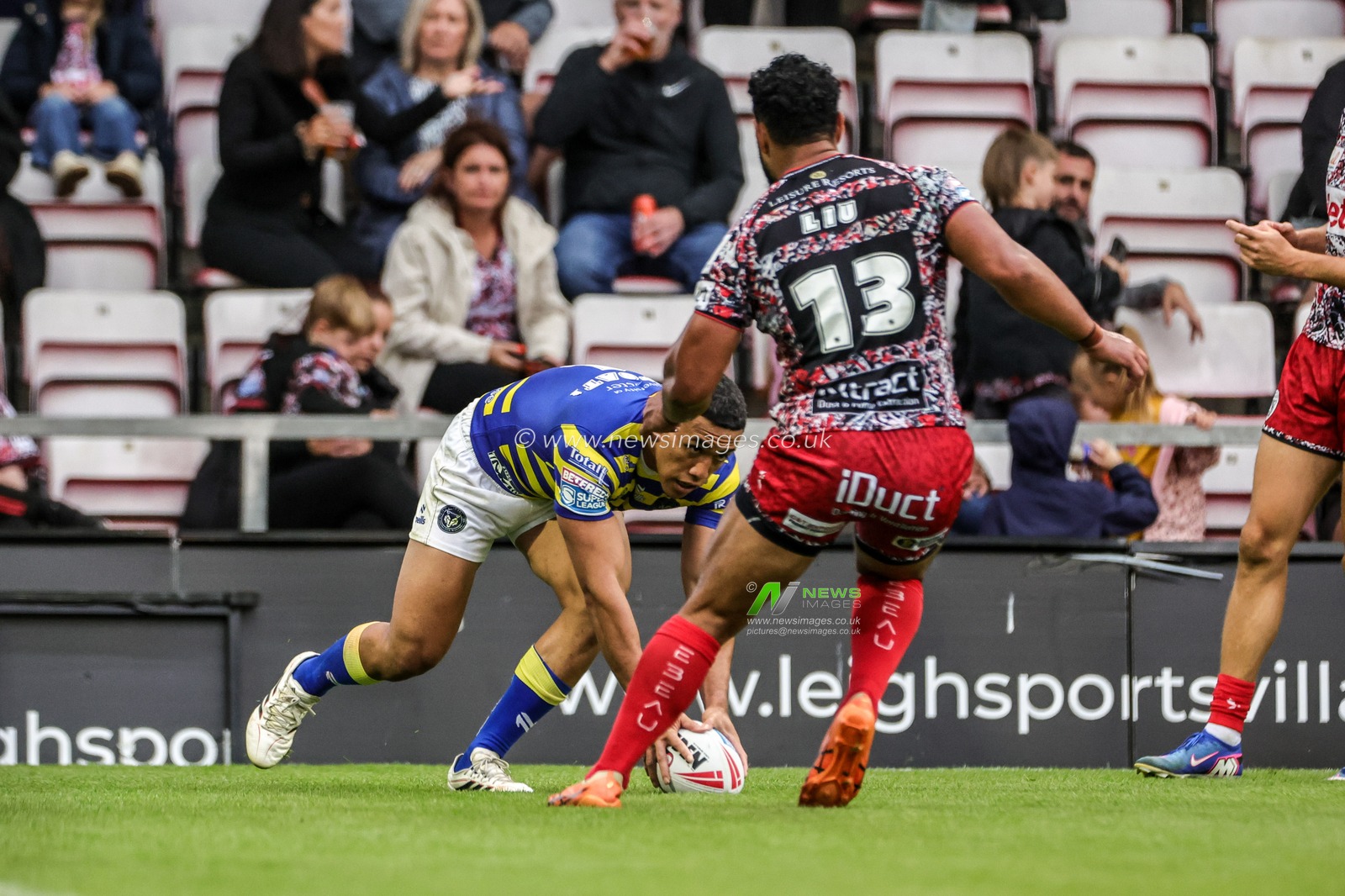 Albert Hopoate of Warrington Wolves goes over for a try during the Betfred Super League round 20 match Leigh Leopards vs Warrington Wolves at Leigh Sports Village, Leigh, United Kingdom on 25 July 2026

(Photo by Alfie Cosgrove/News Images)