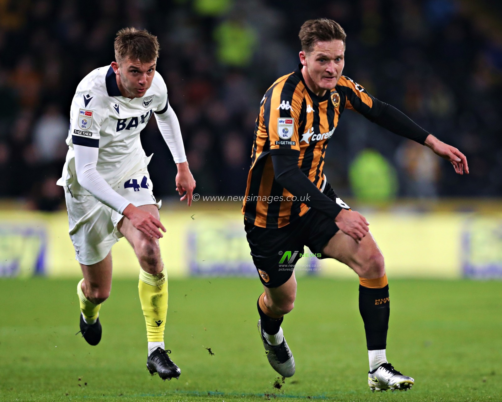 Sean McLoughlin of Hull City is pressured by Stanley Mills of Oxford United during the Sky Bet Championship match Hull City vs Oxford United at MKM Stadium, Hull, United Kingdom, 12th March 2025

(Photo by Sam Eaden/News Images)