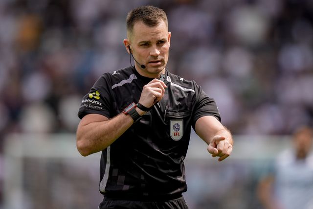 Referee Tom Nield gives a yellow card to  Japhet Tanganga of Sheffield United during the Sky Bet Championship match Derby County vs Sheffield United at Pride Park Stadium, Derby, United Kingdom on 02 May 2026

(Photo by Maynard Manyowa/News Images)