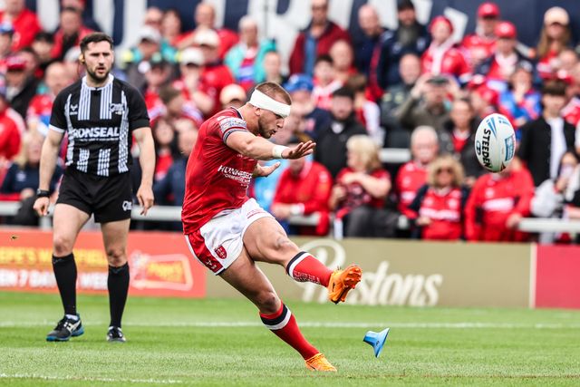 Mikey Lewis of Hull KR converts for a goal during the Betfred Super League round 13 match Wakefield Trinity vs Hull KR at DIY Kitchens Stadium, Wakefield, United Kingdom on 06 June 2026

(Photo by Alfie Cosgrove/News Images)