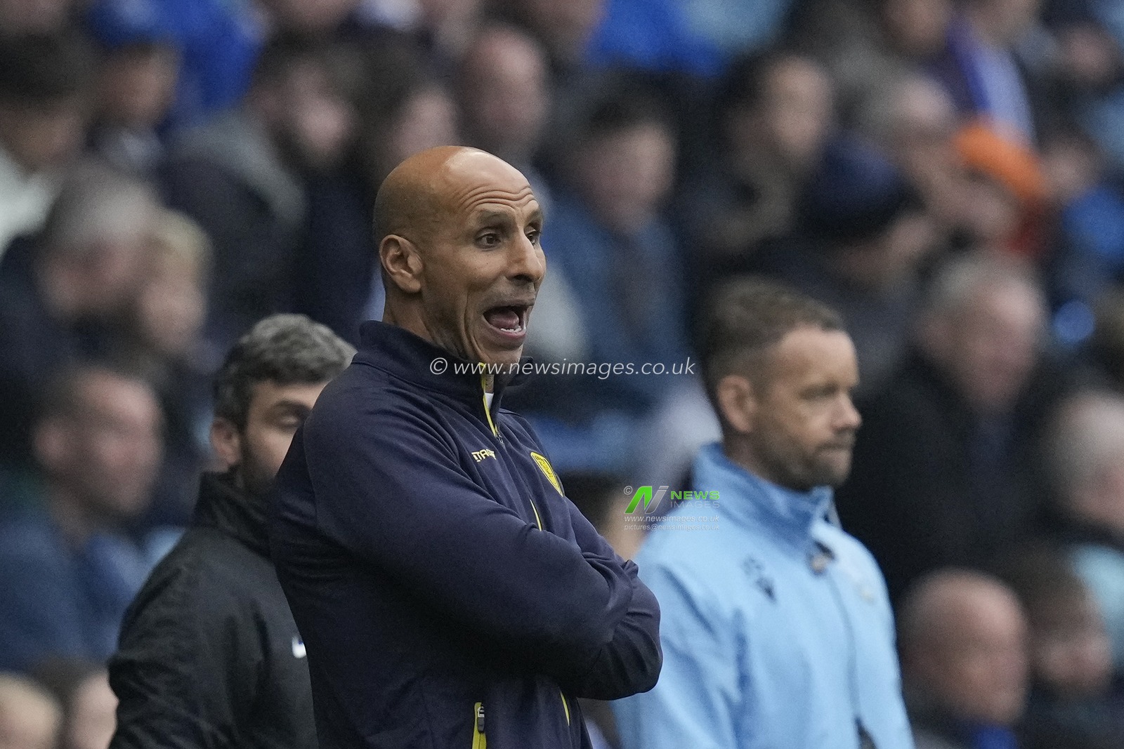 Dino Maamria manager of Burton Albion shouts instructions during the Sky Bet League 1 match Sheffield Wednesday vs Burton Albion at Hillsborough, Sheffield, United Kingdom, 29th October 2022

(Photo by Steve Flynn/News Images)