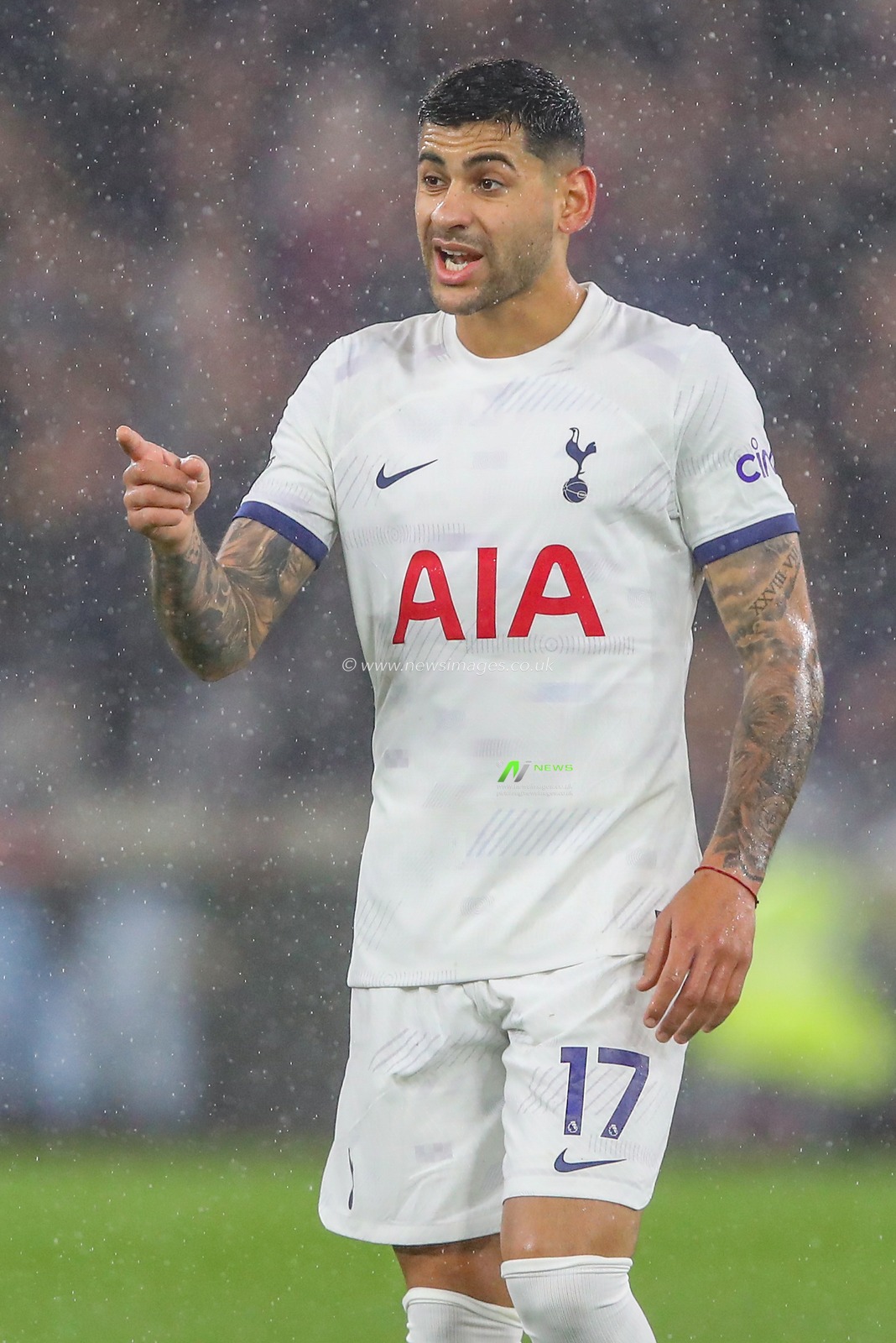 Cristian Romero of Tottenham Hotspur gives his team instructions during the Premier League match West Ham United vs Tottenham Hotspur at London Stadium, London, United Kingdom, 2nd April 2024

(Photo by Gareth Evans/News Images)