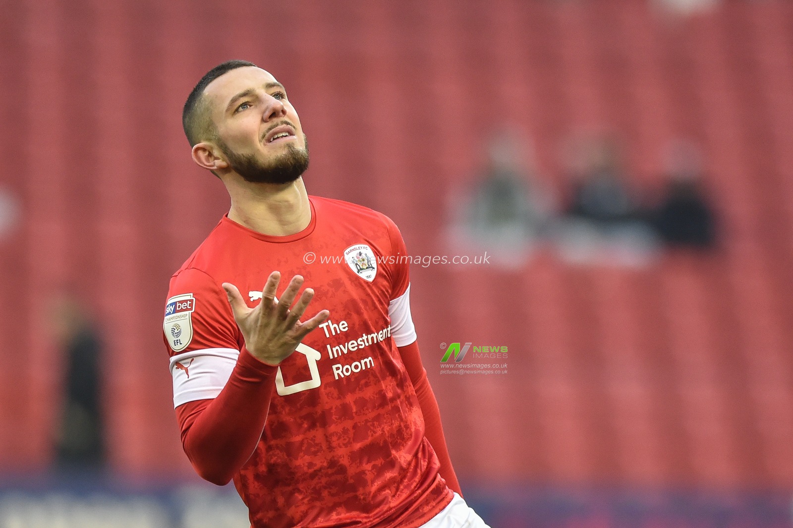 30th November 2019, Oakwell, Barnsley, England; Sky Bet Championship, Barnsley v Hull City :Conor Chaplin (11) of Barnsley FC shows disappointment at missed chance.

Credit: Dean Williams/News Images
