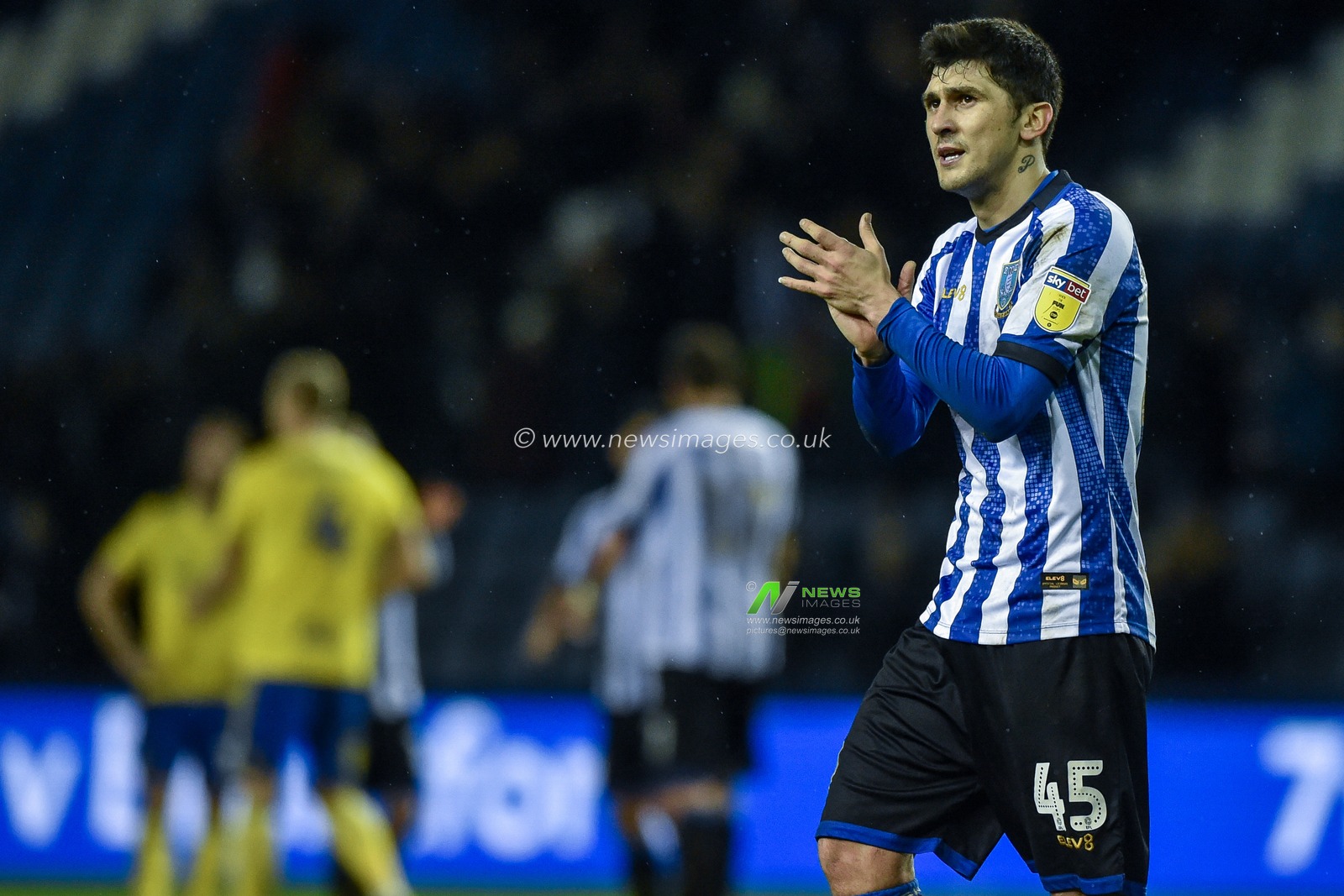 27th November 2019, Hillsborough, Sheffield, England; Sky Bet Championship, Sheffield Wednesday v Birmingham City : Dissapointed Fernando Forestieri (45) of Sheffield Wednesday after a 1-1 draw.

Credit: Dean Williams/News Images