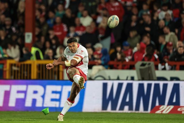 Rhyse Martin of Hull KR converts for a goal during the Betfred Super League round 10 match Hull KR vs Castleford Tigers at Sewell Group Craven Park, Hull, United Kingdom on 30 April 2026

(Photo by Mark Cosgrove/News Images)