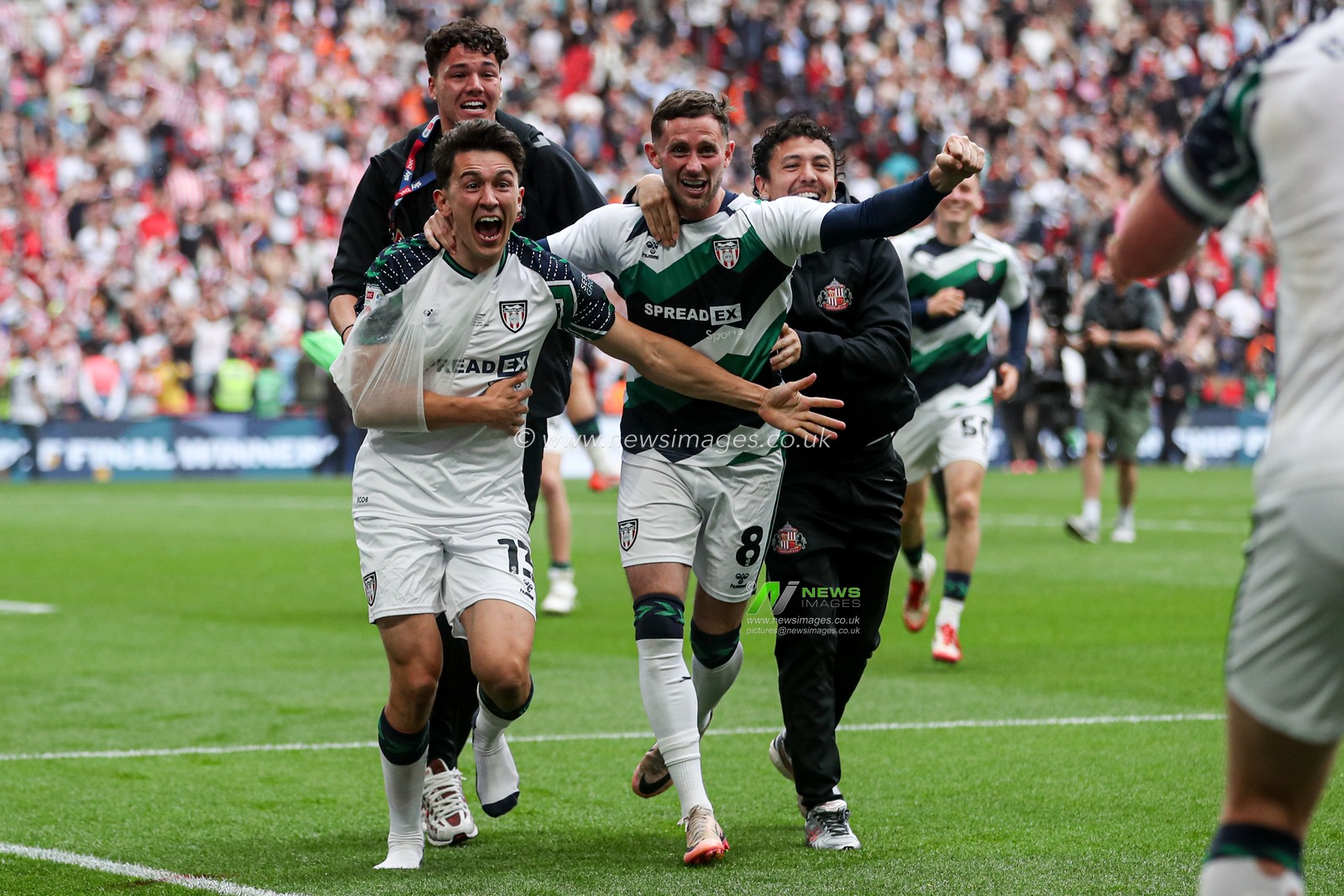Luke O'Nien of Sunderland and Alan Browne of Sunderland celebrates getting promoted back to the Premier League after the Sky Bet Championship Playoff Final match Sheffield United vs Sunderland at Wembley Stadium, London, United Kingdom, 24th May 2025

(Photo by Izzy Poles/News Images)