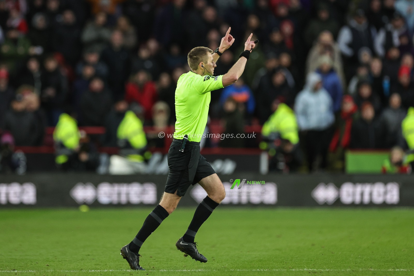 Referee Michael Salisbury gives a red card to Rhian Brewster of Sheffield United after checking VAR during the Premier League match Sheffield United vs West Ham United at Bramall Lane, Sheffield, United Kingdom, 21st January 2024

(Photo by Mark Cosgrove/News Images)