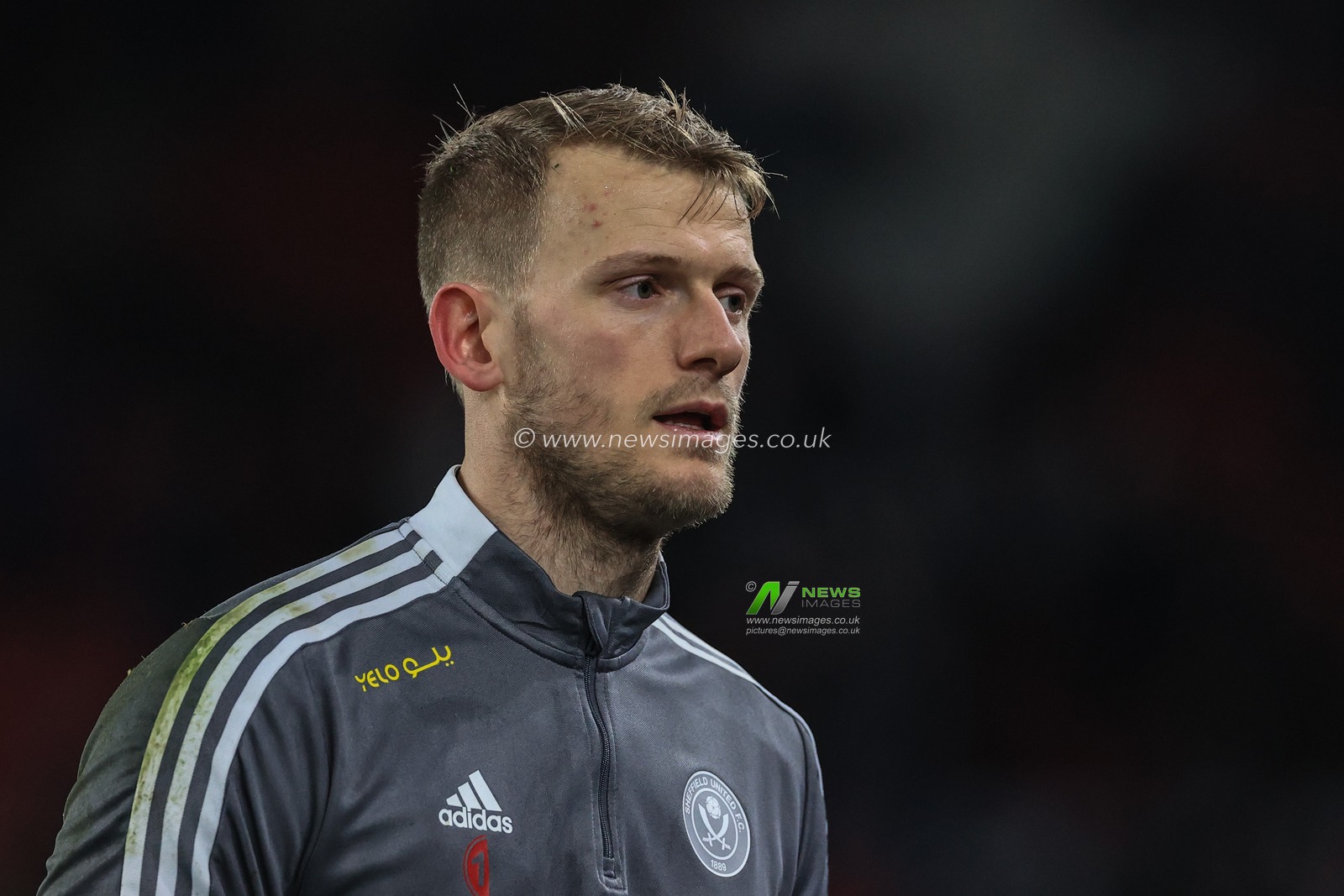 Adam Davies #1 of Sheffield United during the pre-game warmup
