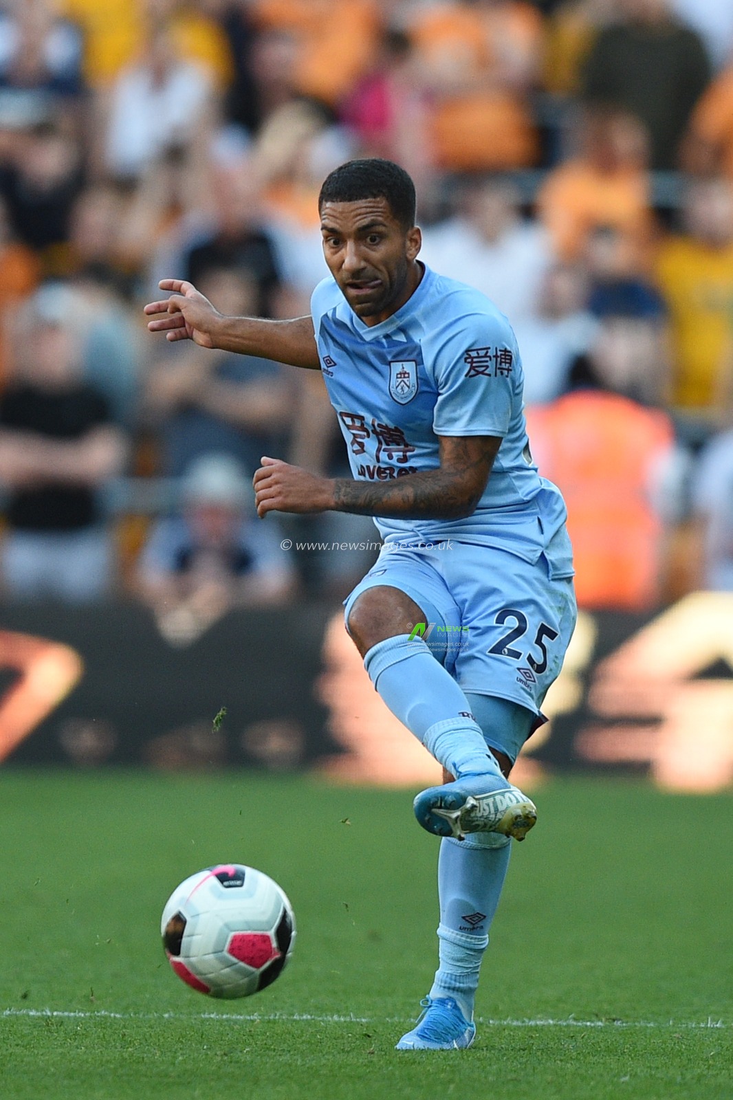 25th August 2019, Molineux Stadium, Wolverhampton, England ; Premier League Football, Wolverhampton Wanderers vs Burnley ; Aaron Lennon (25) of Burnley in action during the game

Credit: Richard Long/News Images

English Football League images are subject to DataCo Licence
