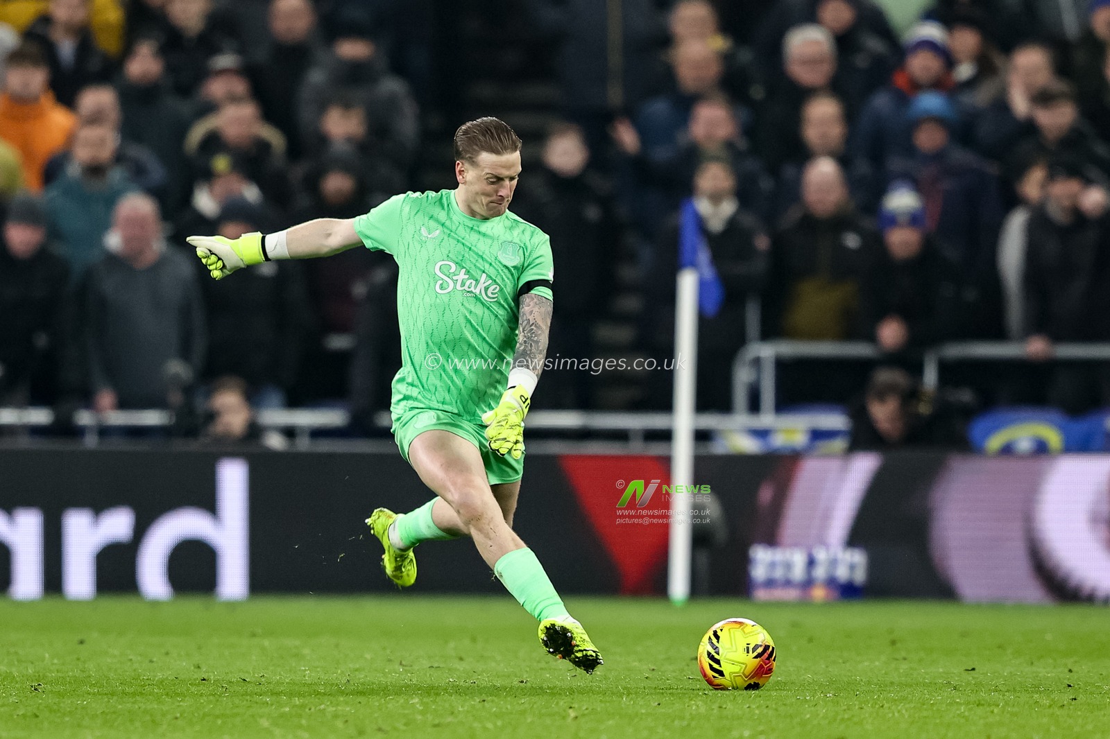 Everton goalkeeper Jordan Pickford in action during the Premier League match Everton vs Leeds United at Hill Dickinson Stadium, Liverpool, United Kingdom, 26th January 2026

(Photo by Alfie Cosgrove/News Images)