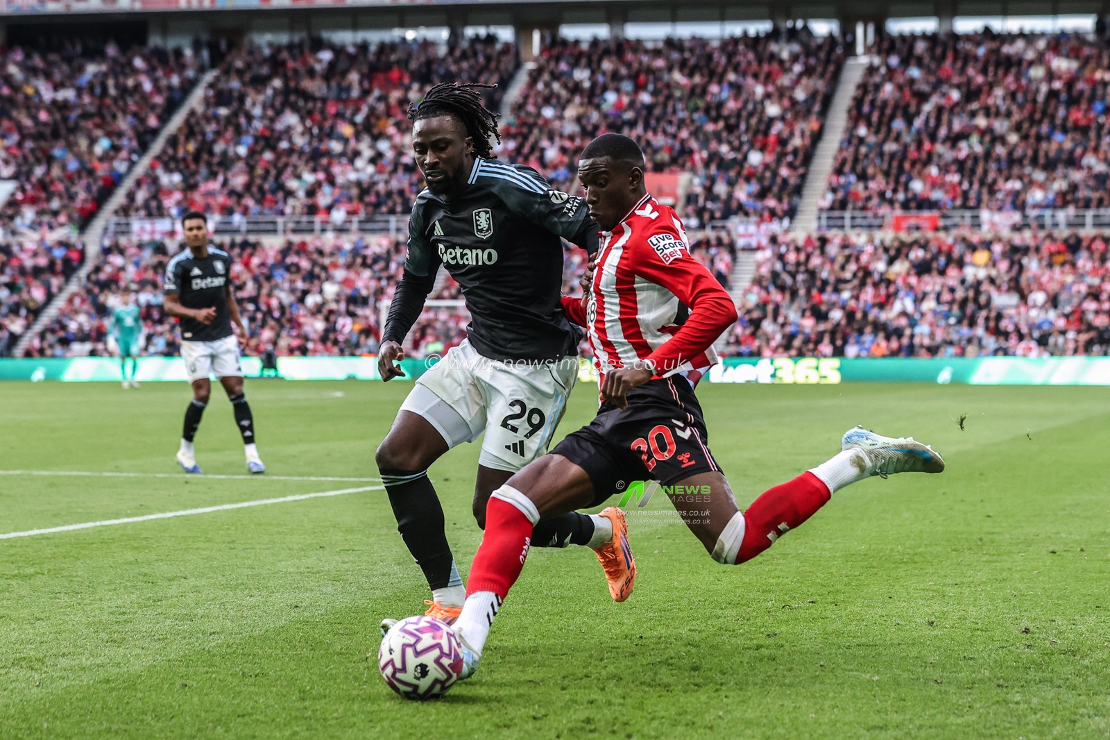 Nordi Mukiele of Sunderland crosses the ball during the Premier League match Sunderland vs Aston Villa at Stadium Of Light, Sunderland, United Kingdom, 20th September 2025

(Photo by Alfie Cosgrove/News Images)