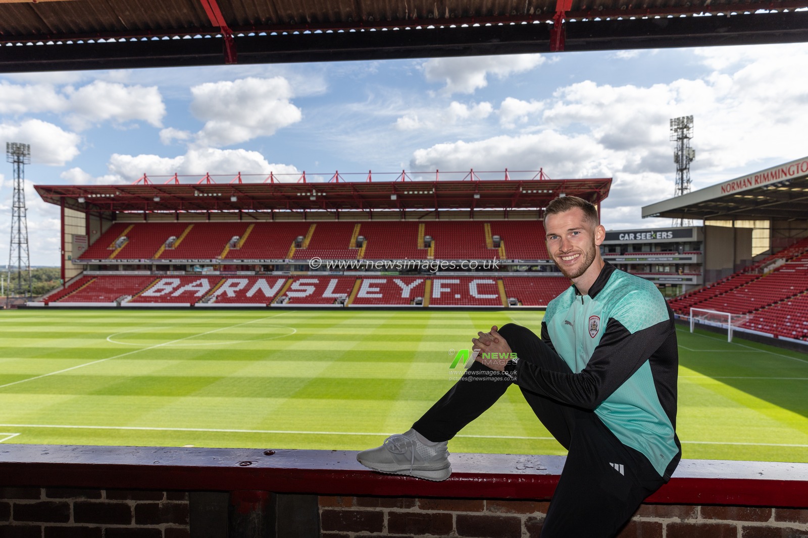 Jamie McCart joins Barnsley FC on a season long loan at Oakwell, Barnsley, United Kingdom, 31st August 2023

(Photo by Mark Cosgrove/News Images)