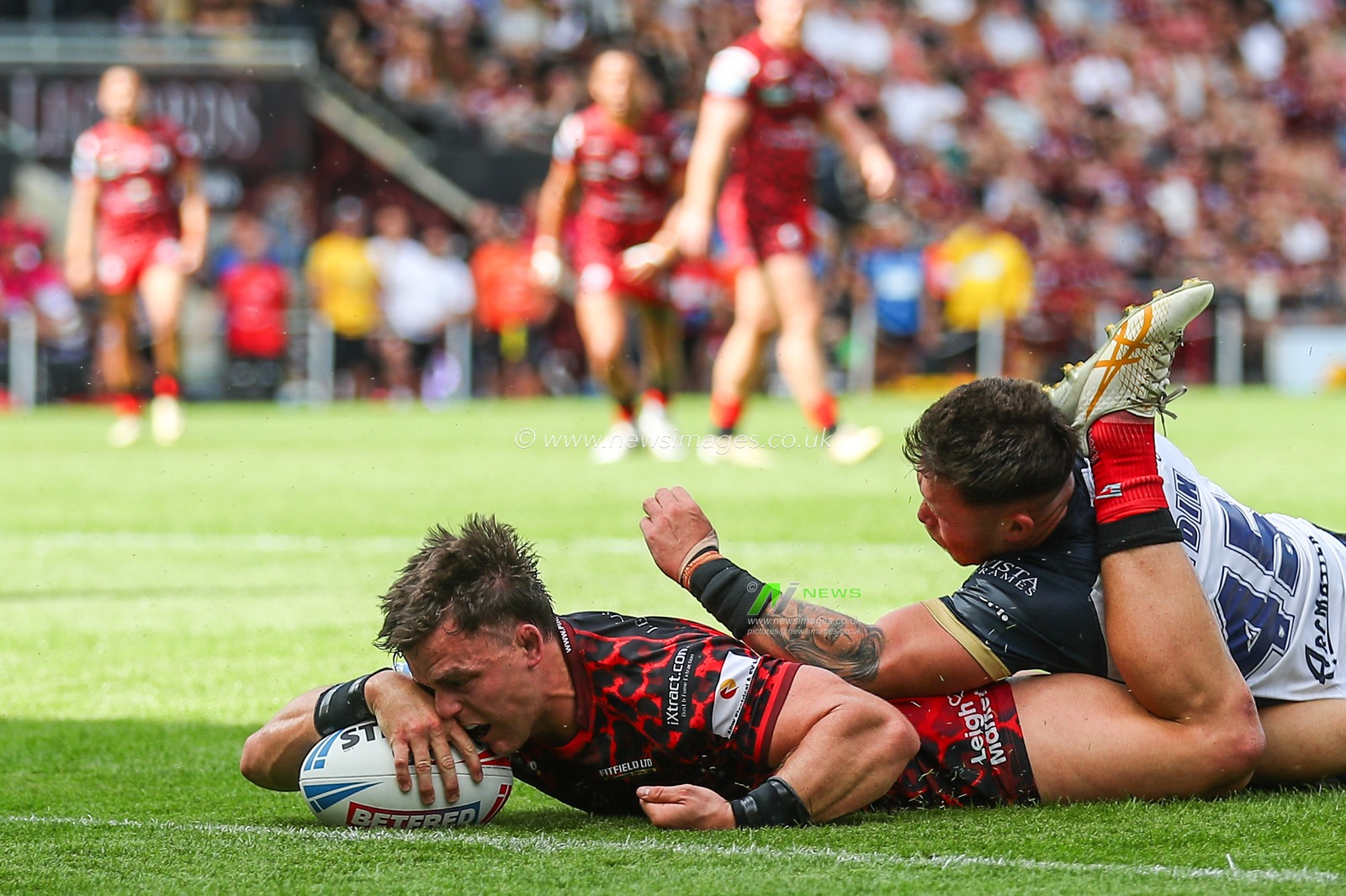Kai Oâ€™Donnell of Leigh Leopards goes over for a try and makes the score 4-0 during the Betfred Super League Round 21 match Leigh Leopards vs Hull FC at Leigh Sports Village, Leigh, United Kingdom, 11th August 2024

(Photo by Gareth Evans/News Images)