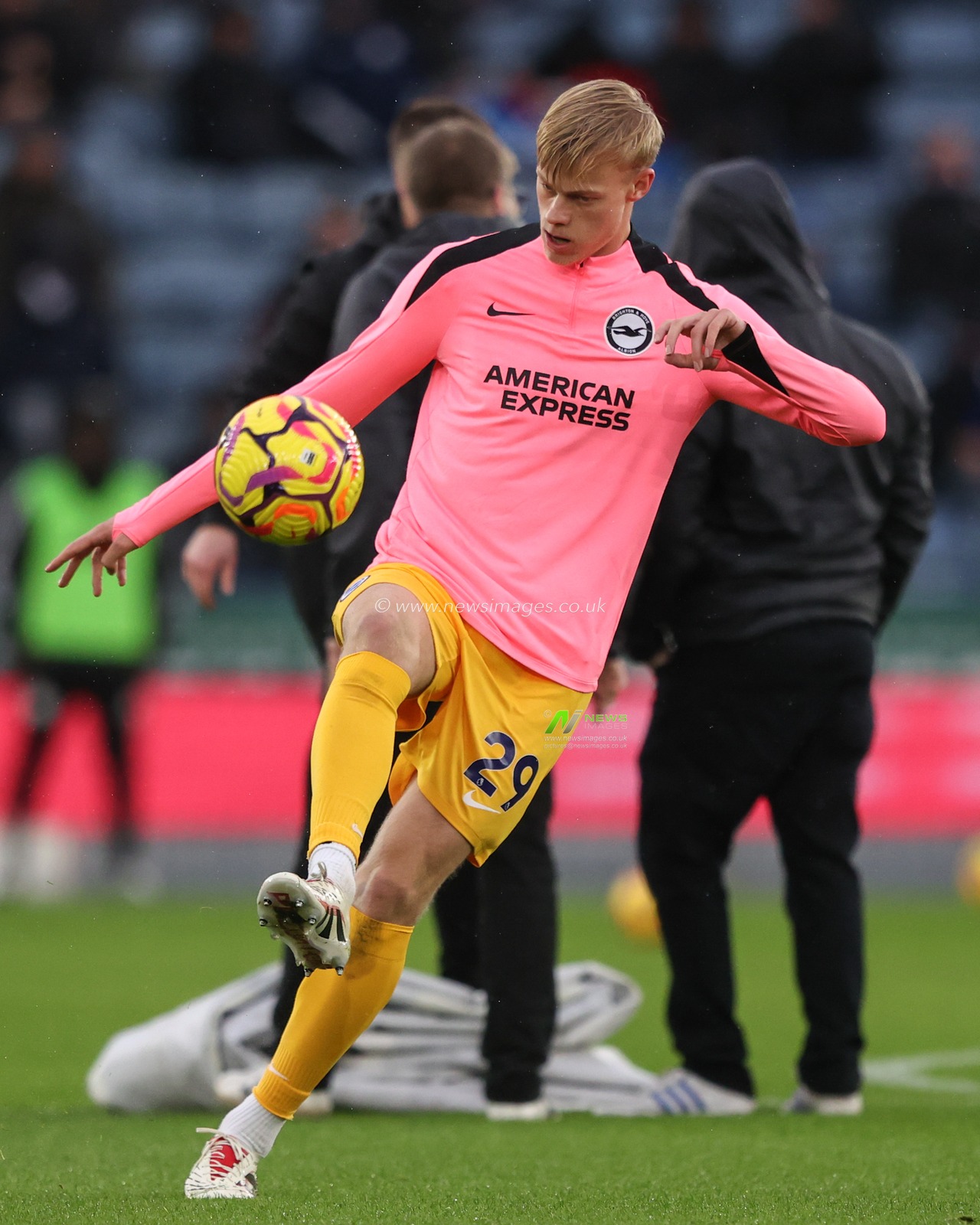 Jan Paul van Hecke of Brighton & Hove Albion in the pregame warmup session during the Premier League match Leicester City vs Brighton and Hove Albion at King Power Stadium, Leicester, United Kingdom, 8th December 2024

(Photo by Alfie Cosgrove/News Images)